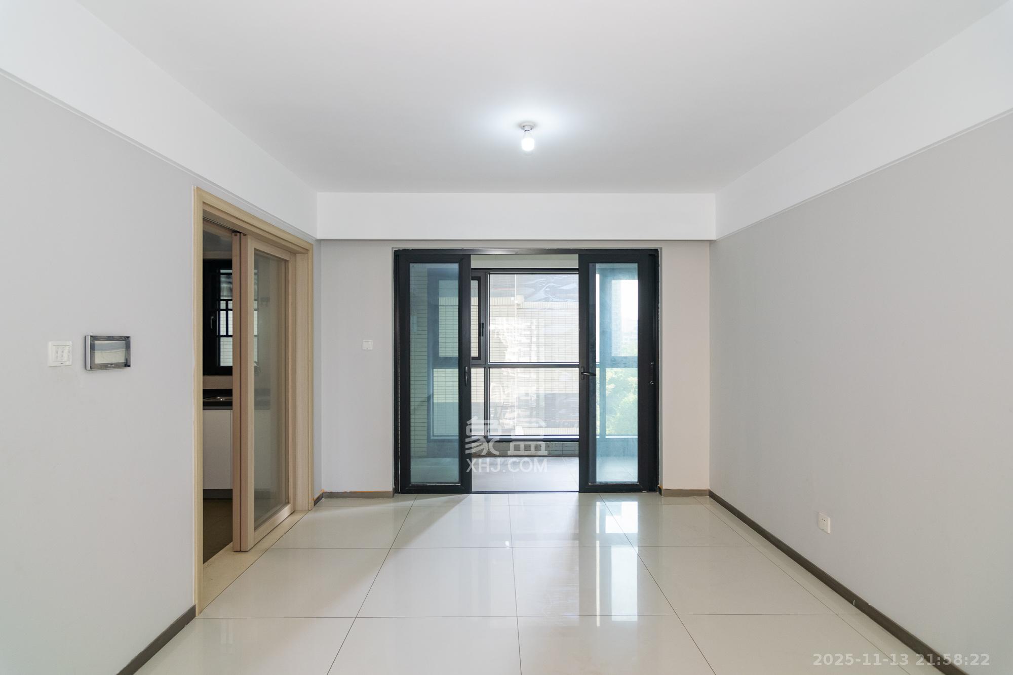 时代年华 4室2厅2卫 100.0万 时代年华 4室2厅2卫 100.0万客厅