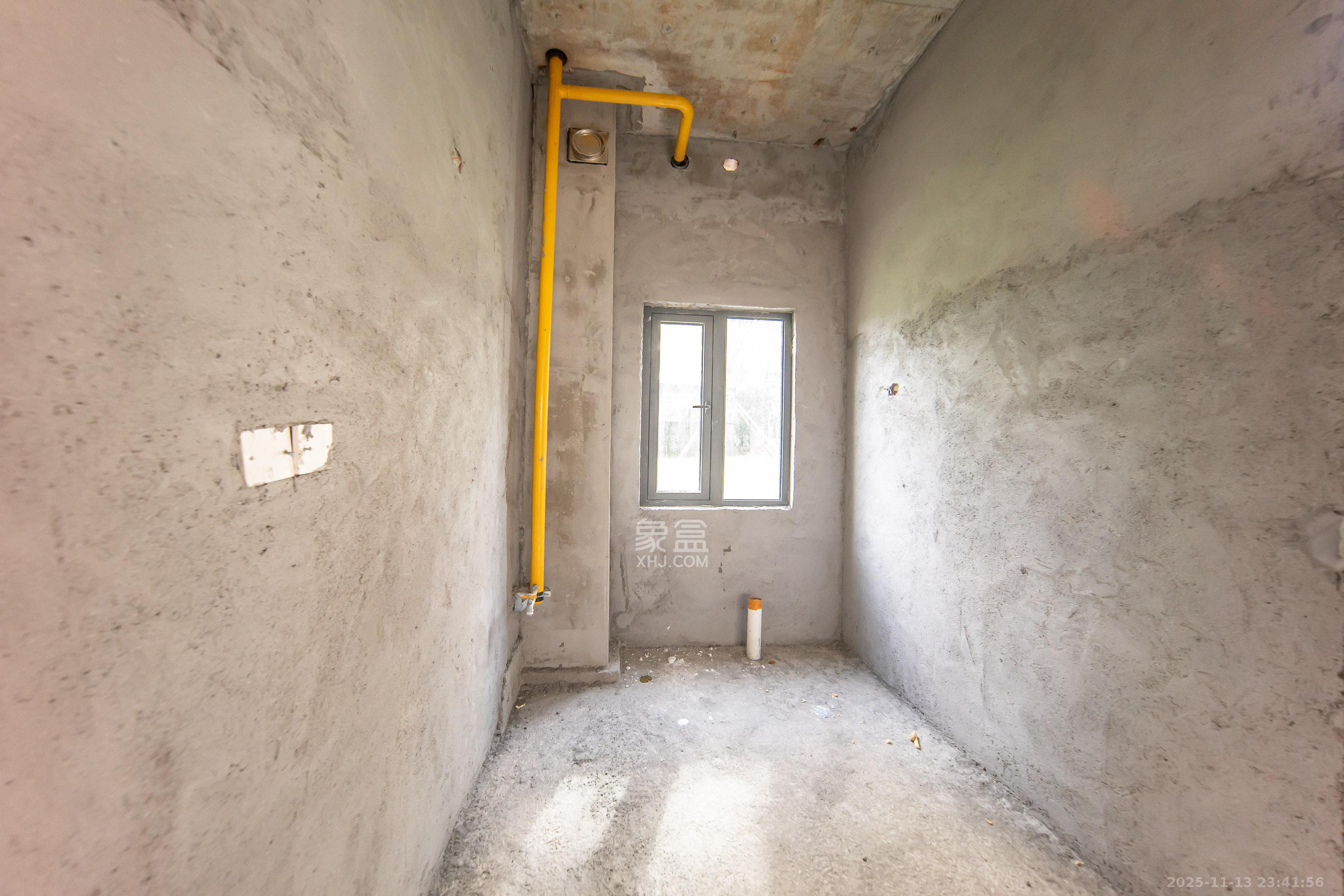 保利长交锦上  4室2厅2卫    120.0万厨房