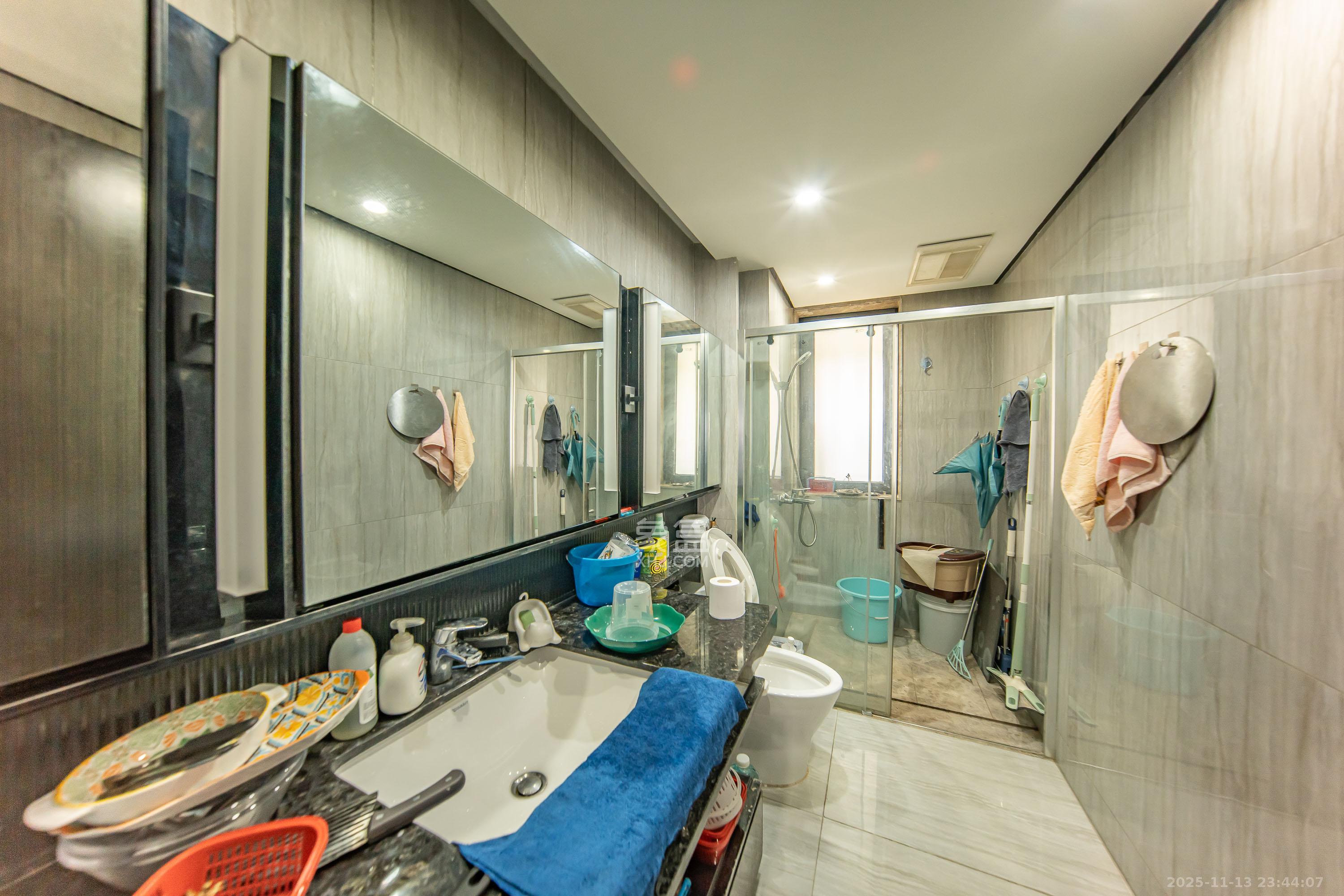 珠江颐德公馆  4室2厅2卫    380.0万卫生间