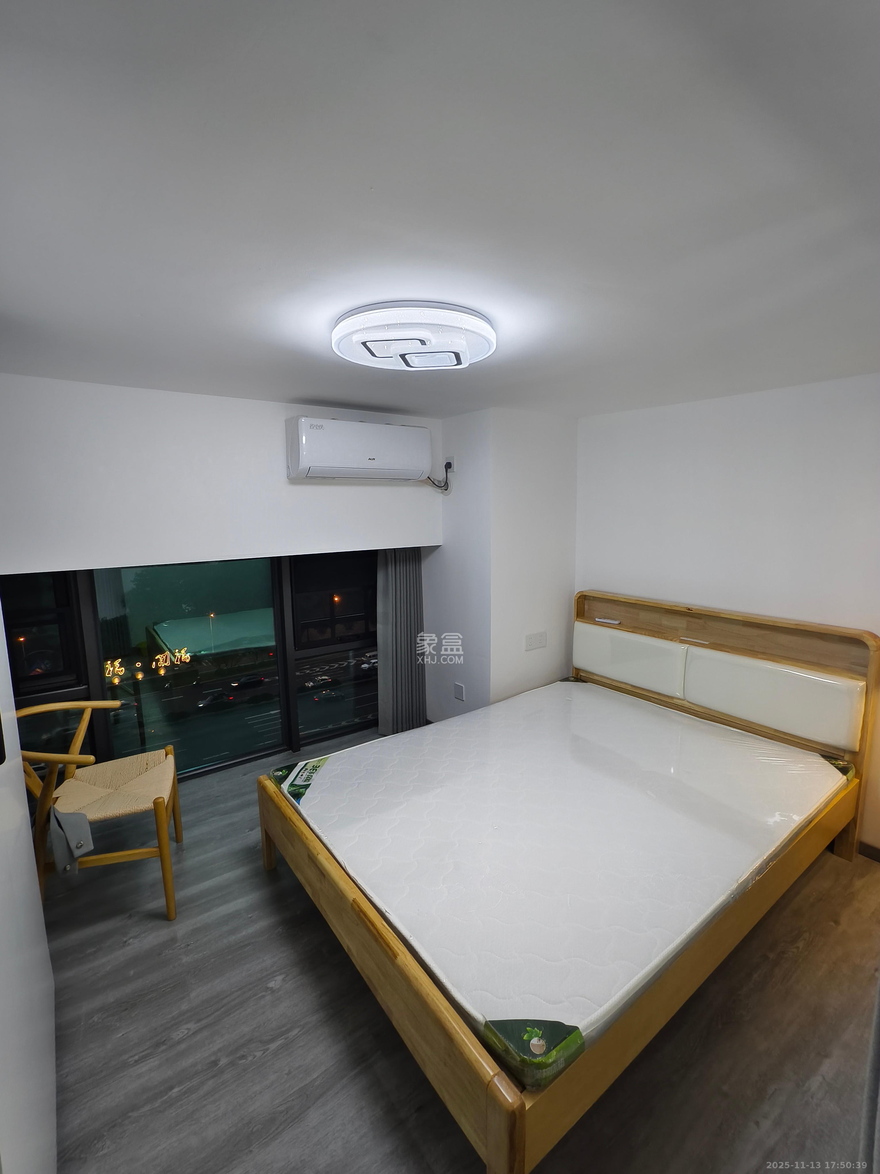 绿地V岛  2室1厅1卫    2600.0元/月室内图