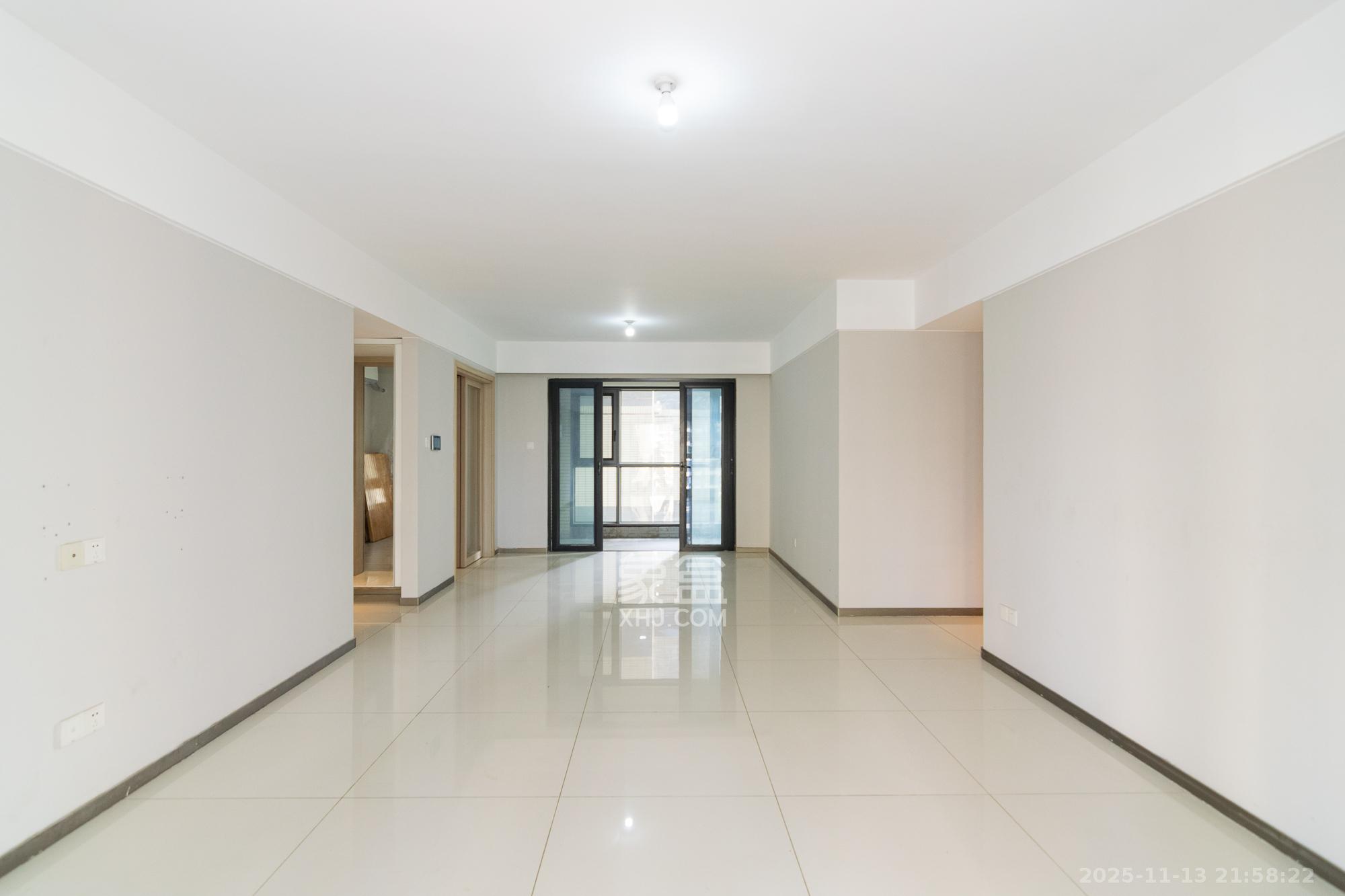 时代年华 4室2厅2卫 100.0万 时代年华 4室2厅2卫 100.0万客厅