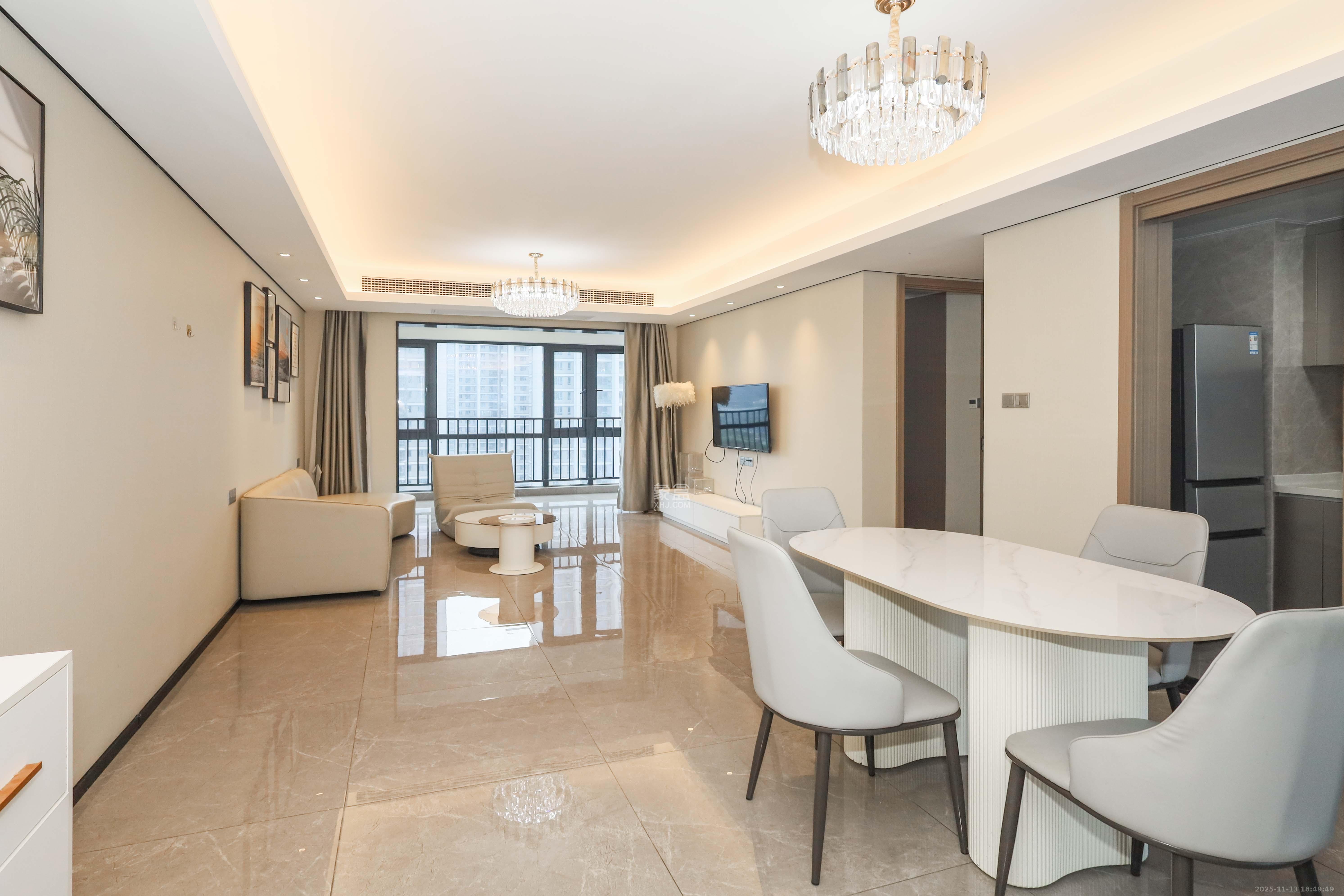 中海麓山境南区 4室2厅2卫 150.0万 中海麓山境南区 4室2厅2卫 150.0万客厅