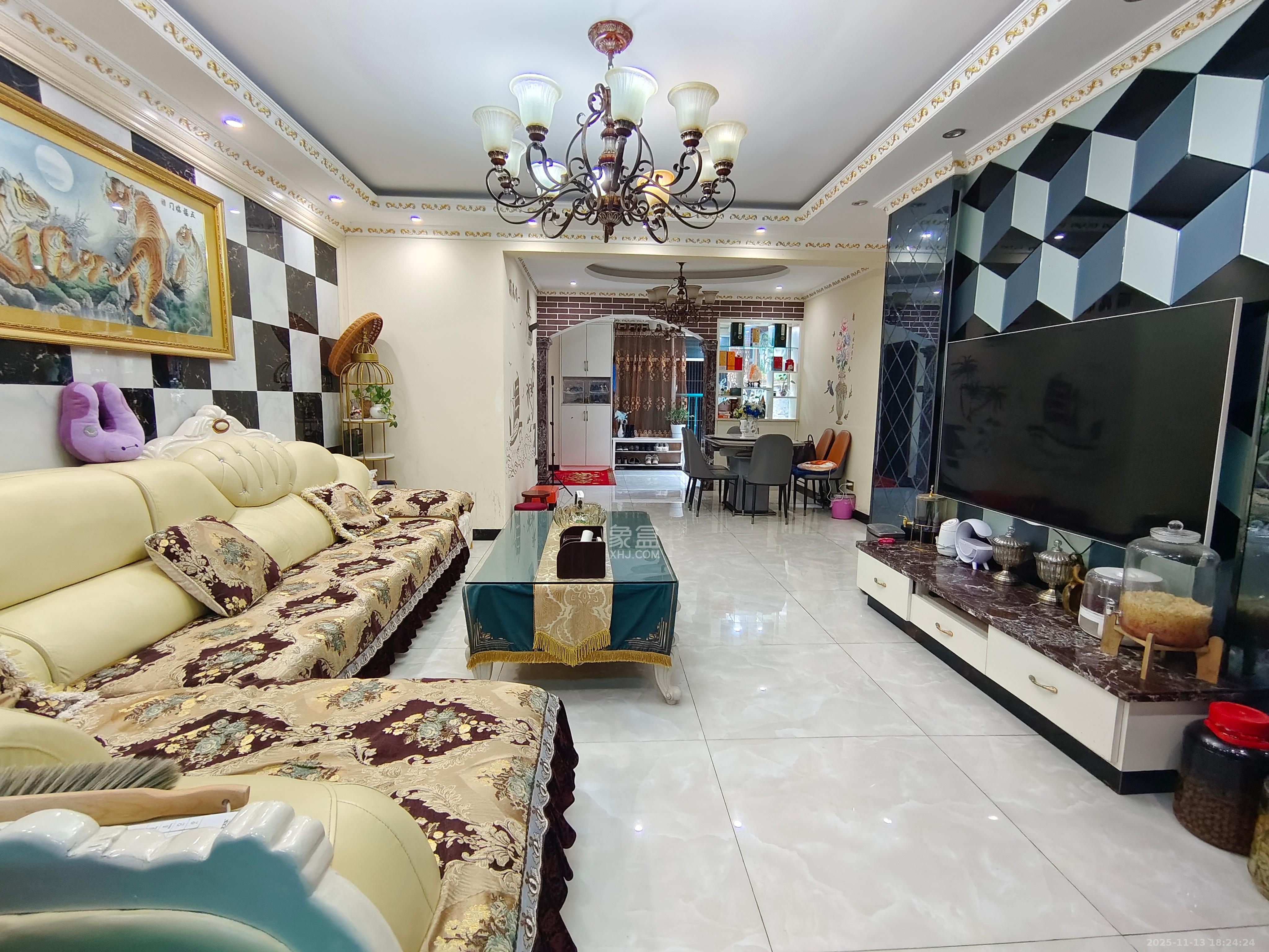 蝴蝶谷  1室2厅1卫    2300.0元/月室内图