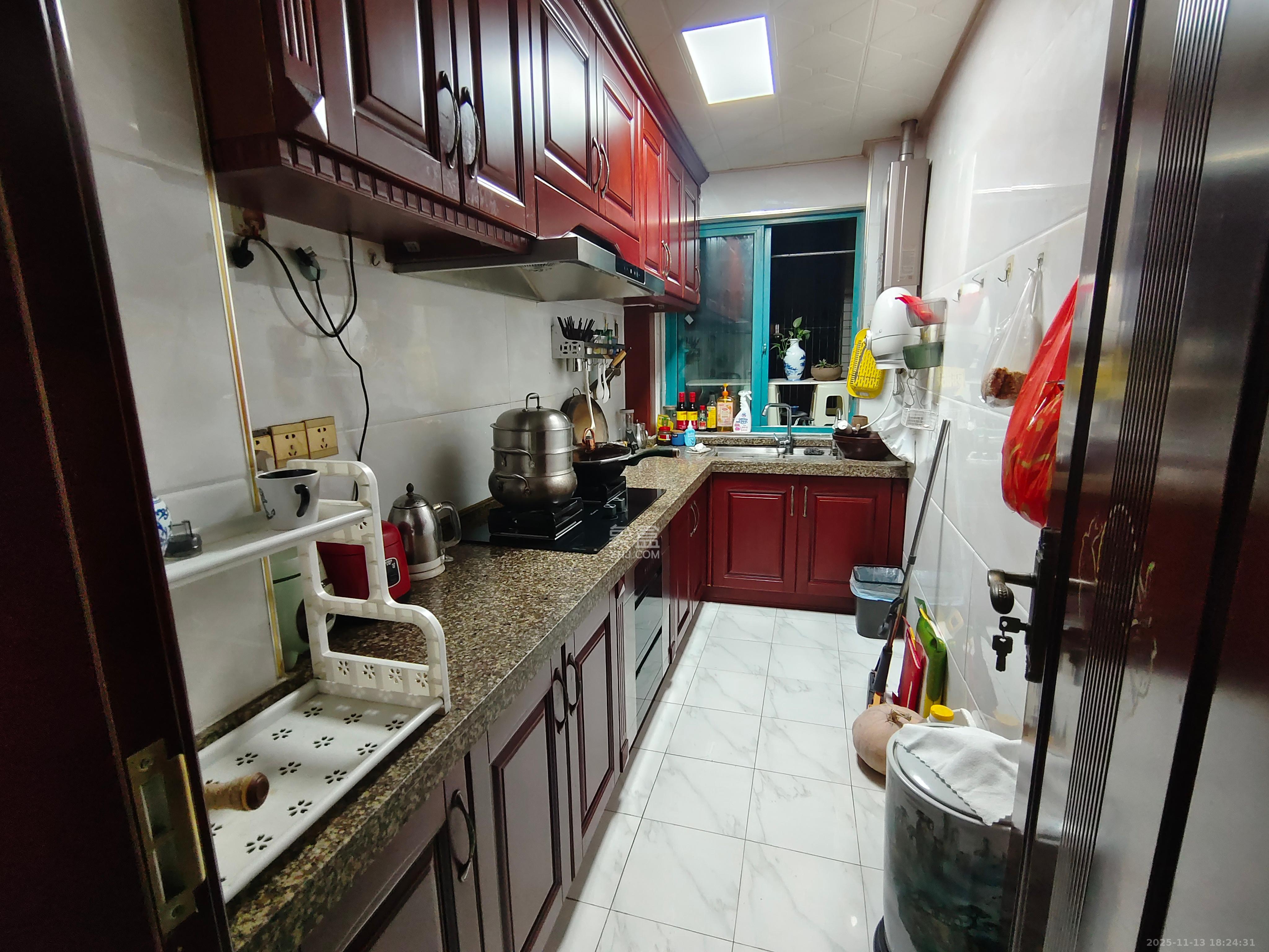 蝴蝶谷 1室2厅1卫 2300.0元/月 蝴蝶谷 1室2厅1卫 2300.0元/月室内图