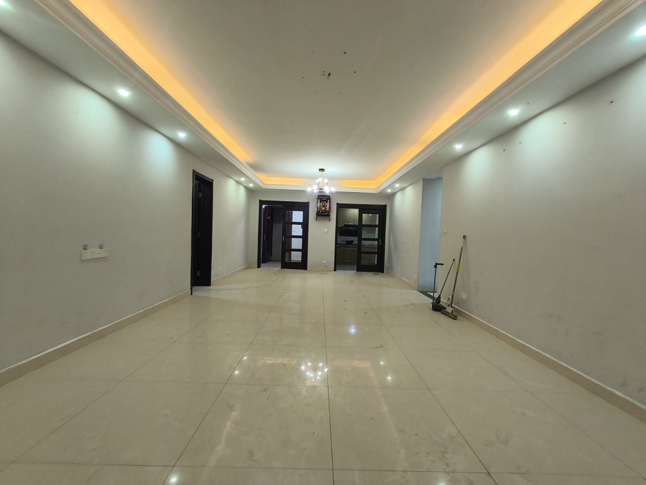 碧桂园  4室2厅3卫    2500.0元/月室内图