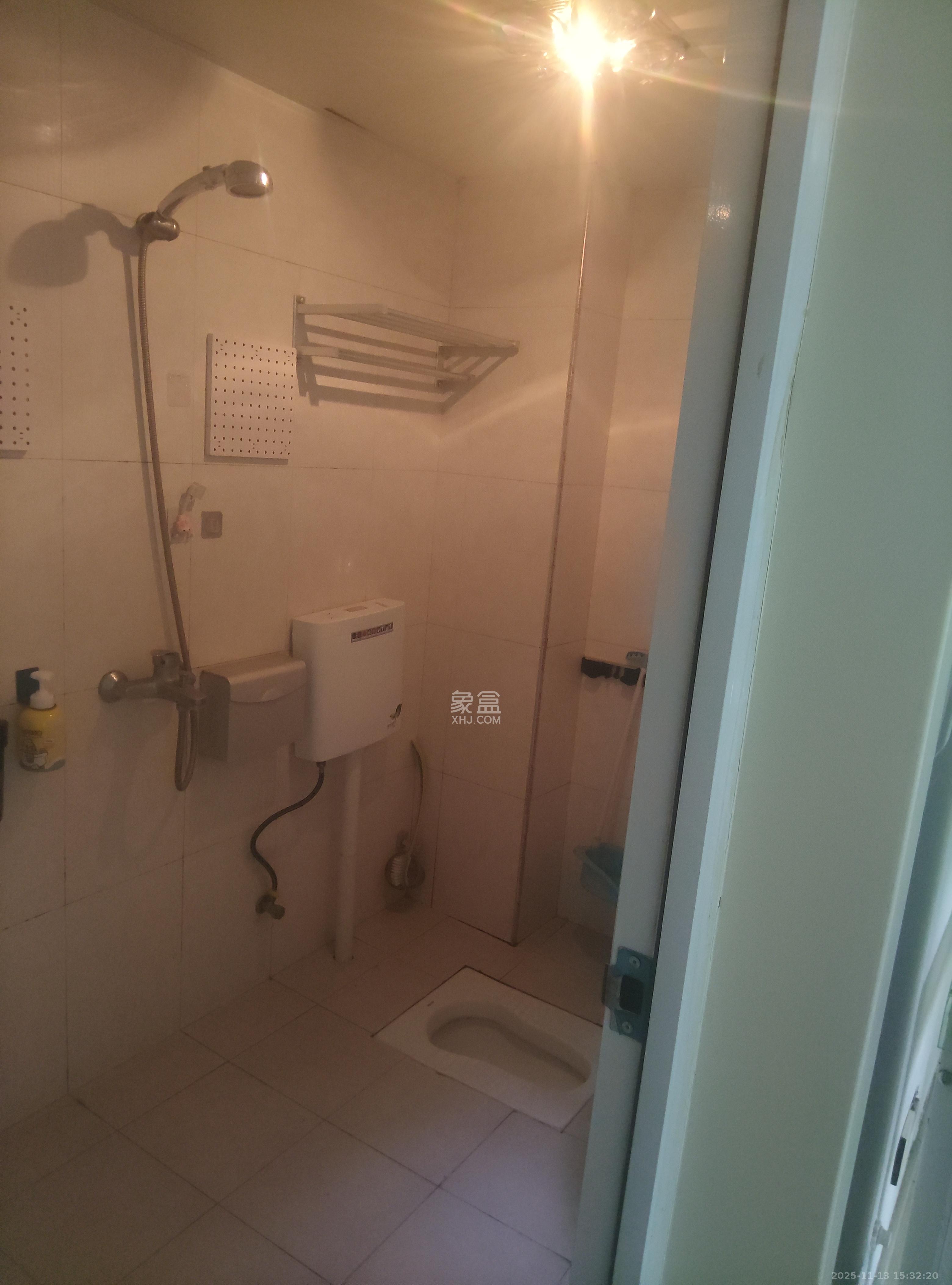 湘府9号  2室1厅1卫    2000.0元/月室内图