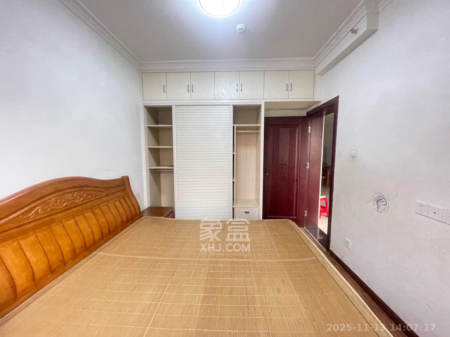 达美D6区  2室2厅1卫    2300.0元/月室内图