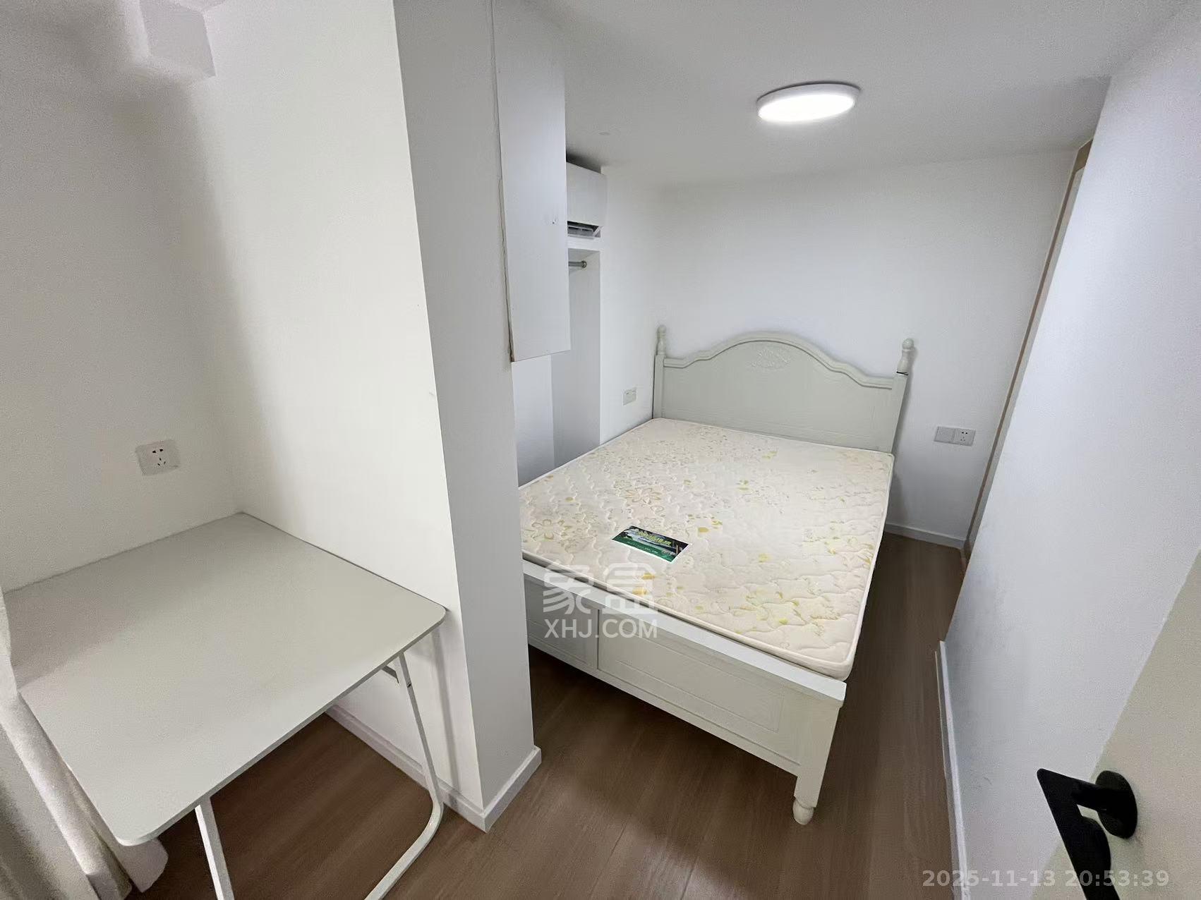 卓越江岸  1室1厅1卫    2000.0元/月室内图