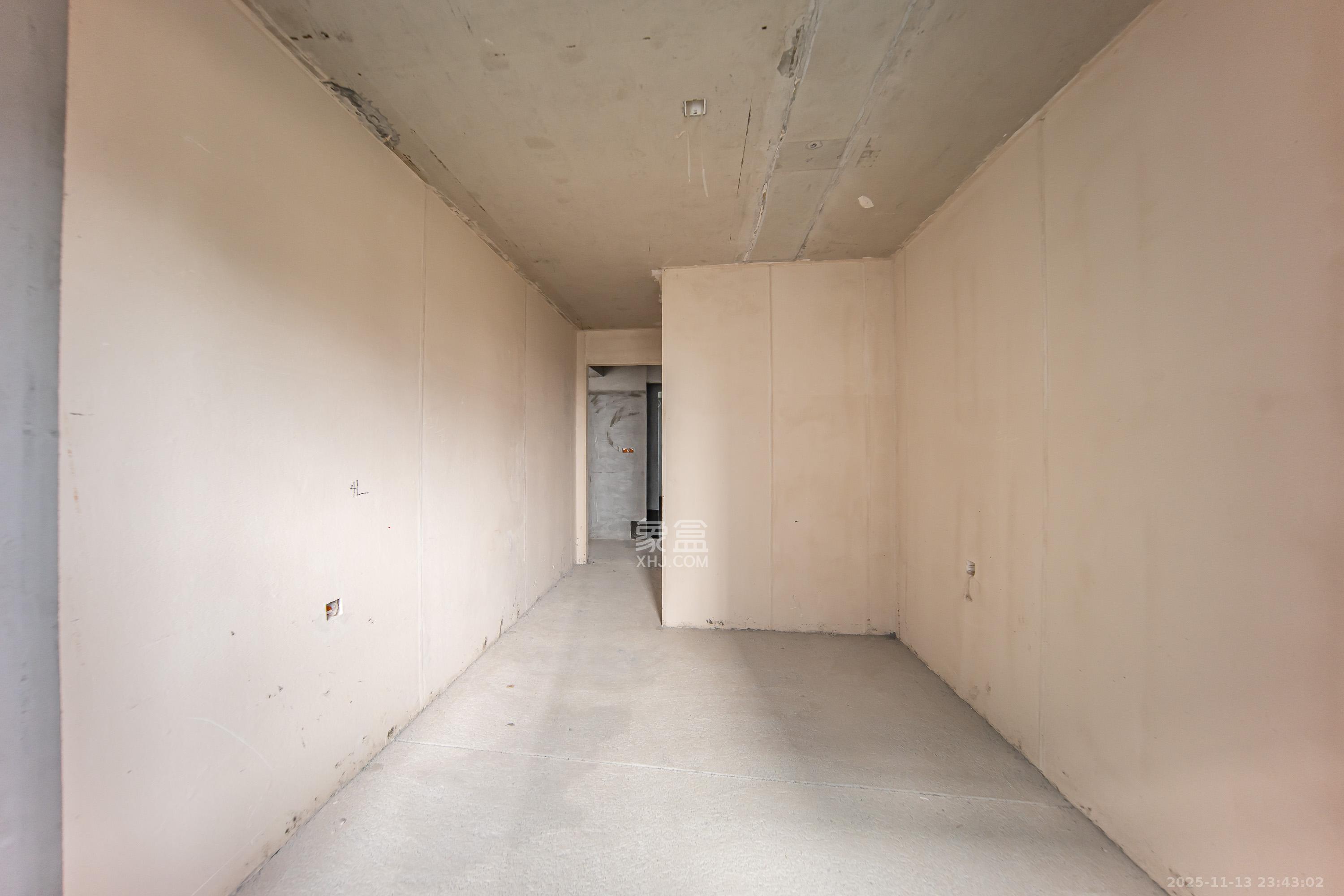 城发恒伟洋湖映2009  4室2厅1卫    248.0万卧室