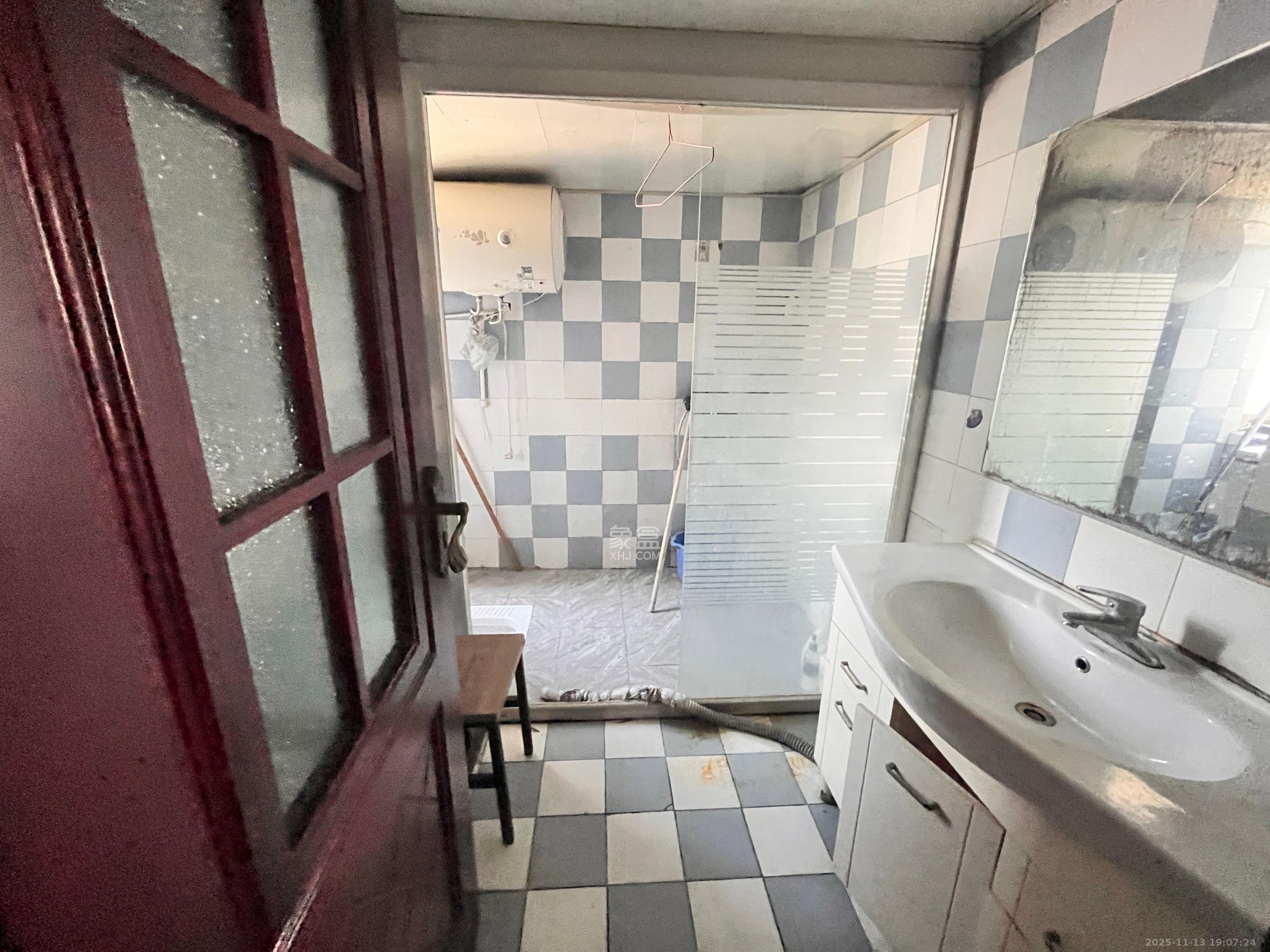 华联花园 5室2厅3卫 4200.0元/月 华联花园 5室2厅3卫 4200.0元/月室内图