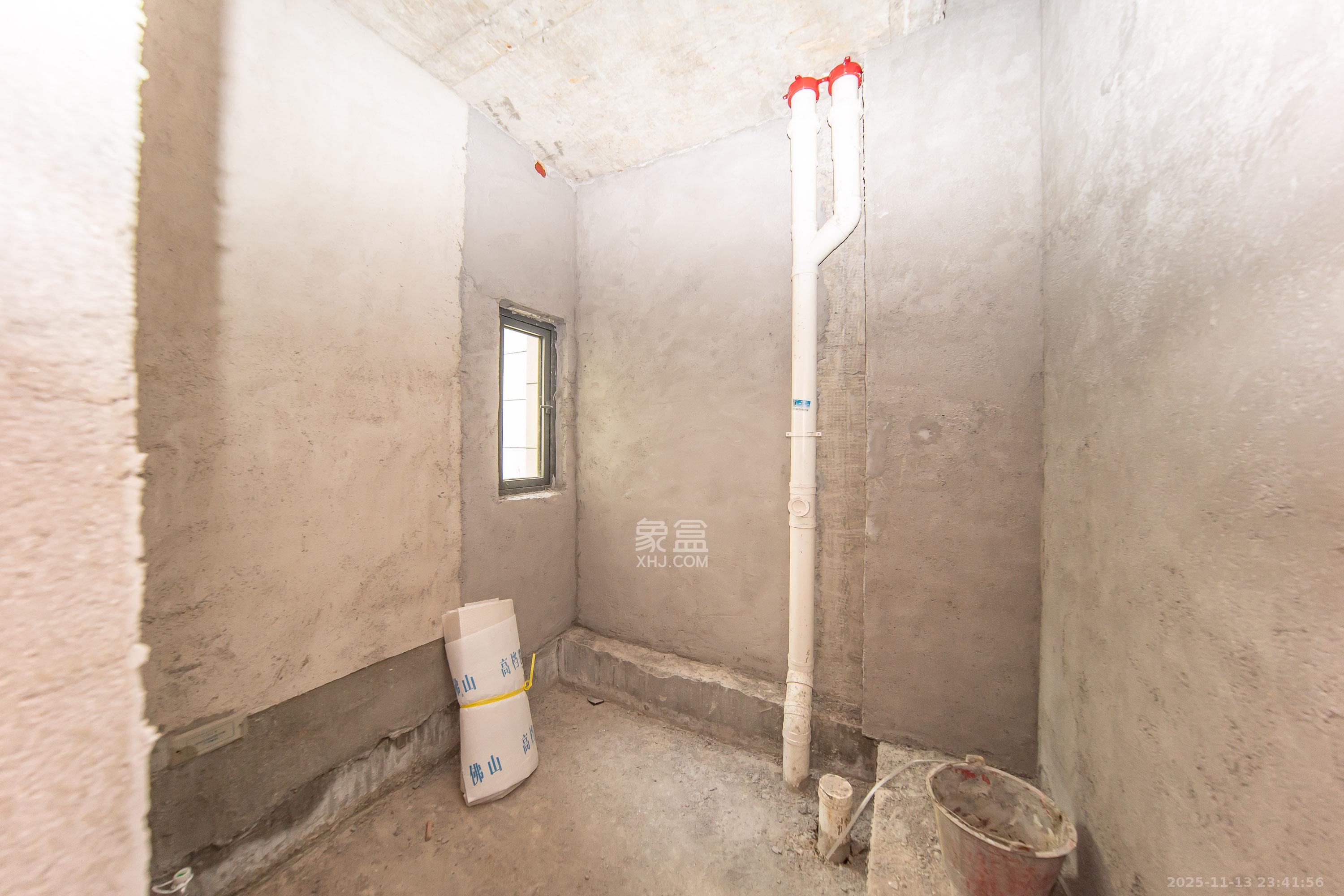 保利长交锦上  4室2厅2卫    120.0万卫生间