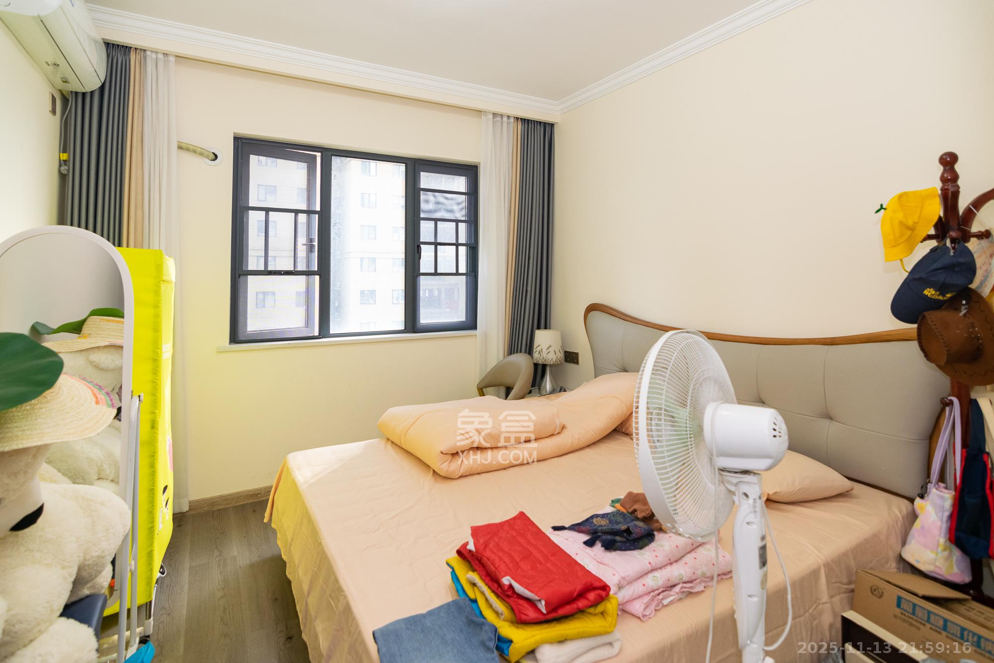 澳海澜庭 4室2厅2卫 108.0万 澳海澜庭 4室2厅2卫 108.0万卧室