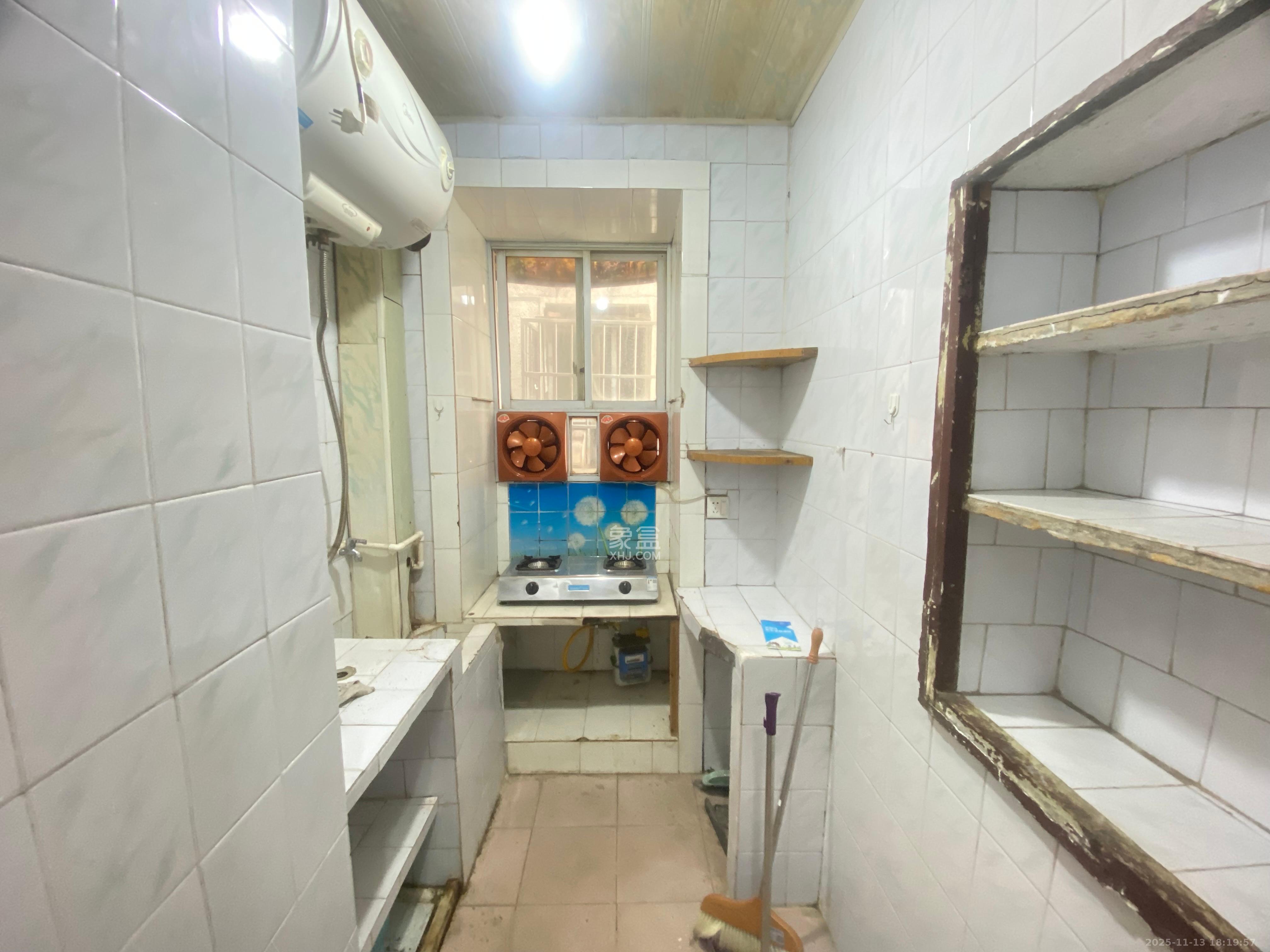 上人民医院宿舍/省人民医院宿舍(产权下麻园湾77号) 2室1厅1卫 1000.0元/月 上人民医院宿舍/省人民医院宿舍(产权下麻园湾77号) 2室1厅1卫 1000.0元/月室内图