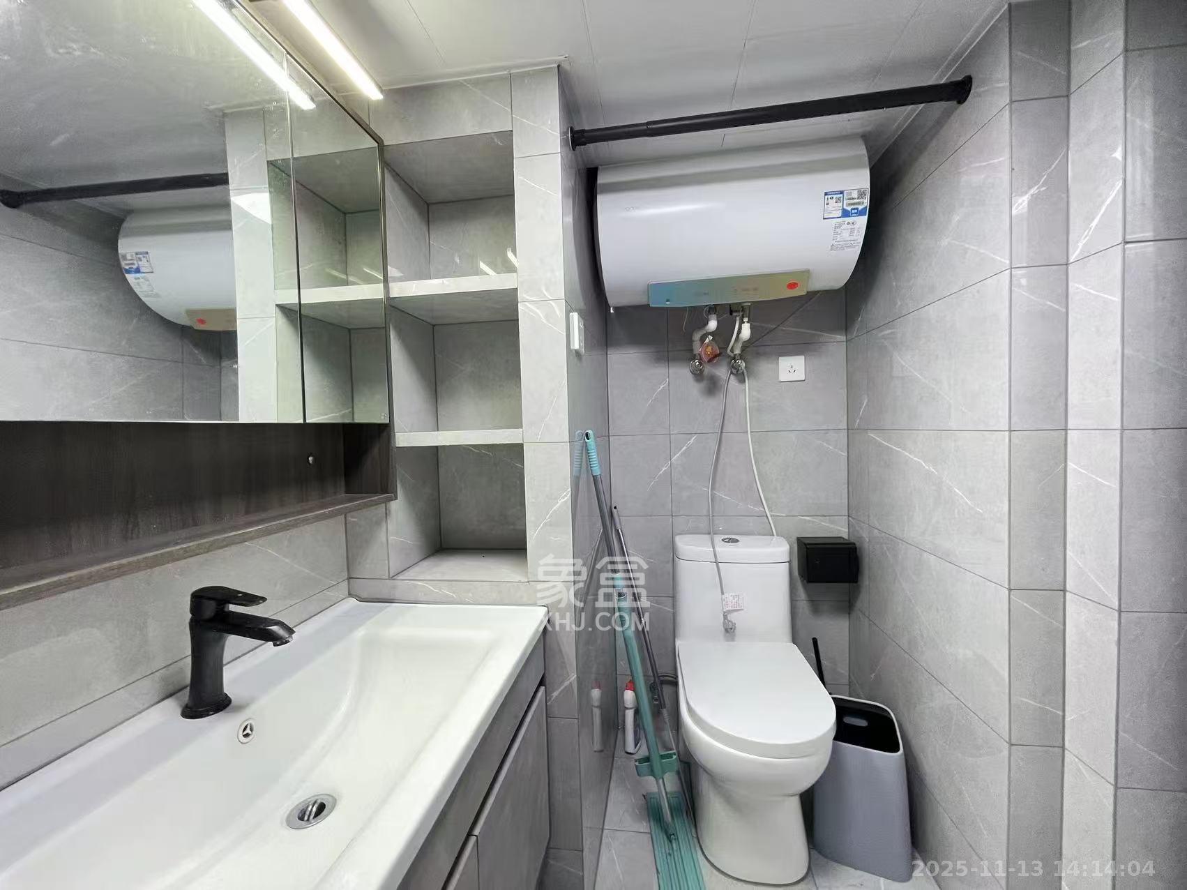 藏珑湖上公馆  2室2厅1卫    2500.0元/月室内图