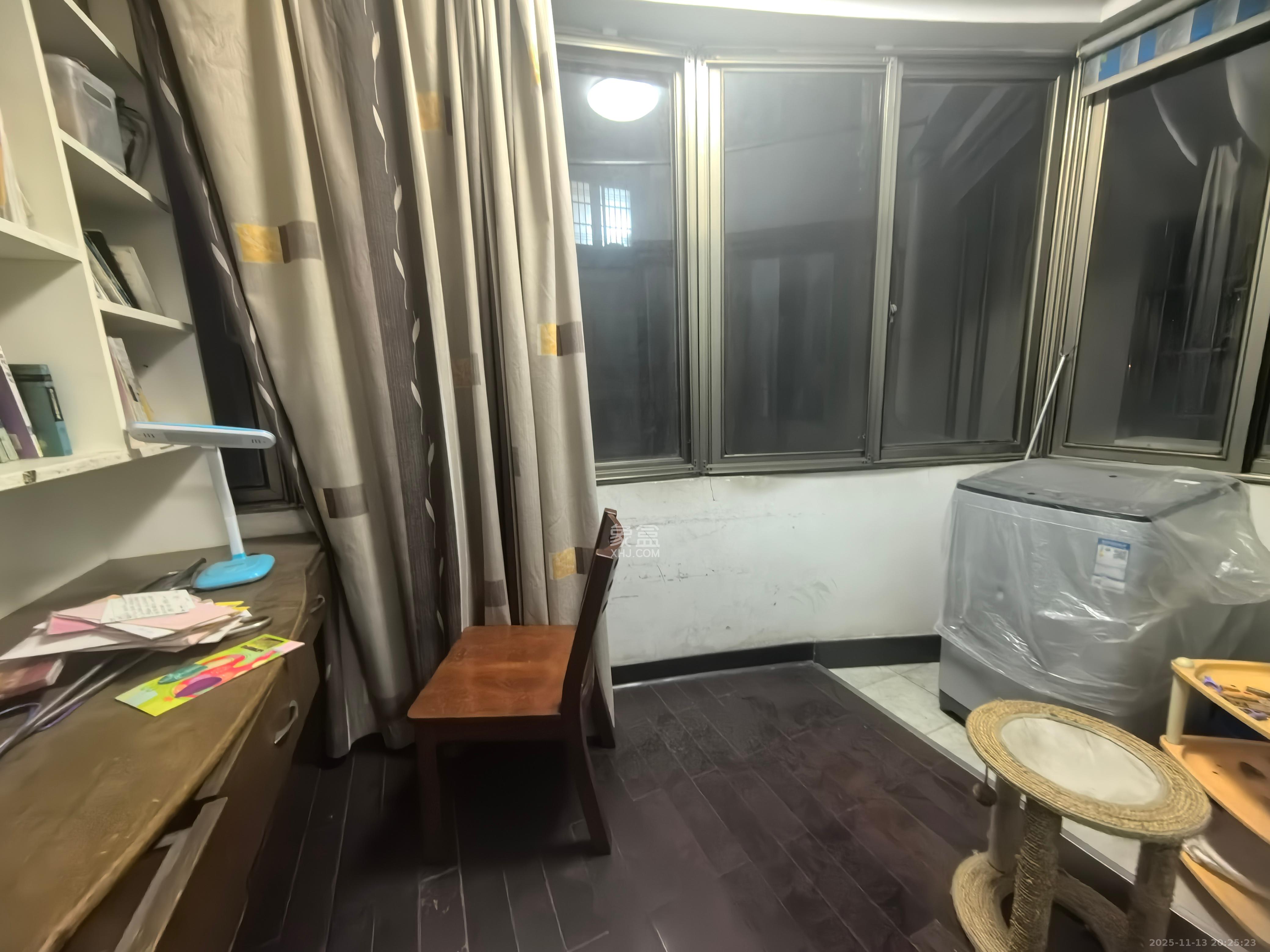 雅园小区  4室2厅2卫    3600.0元/月室内图