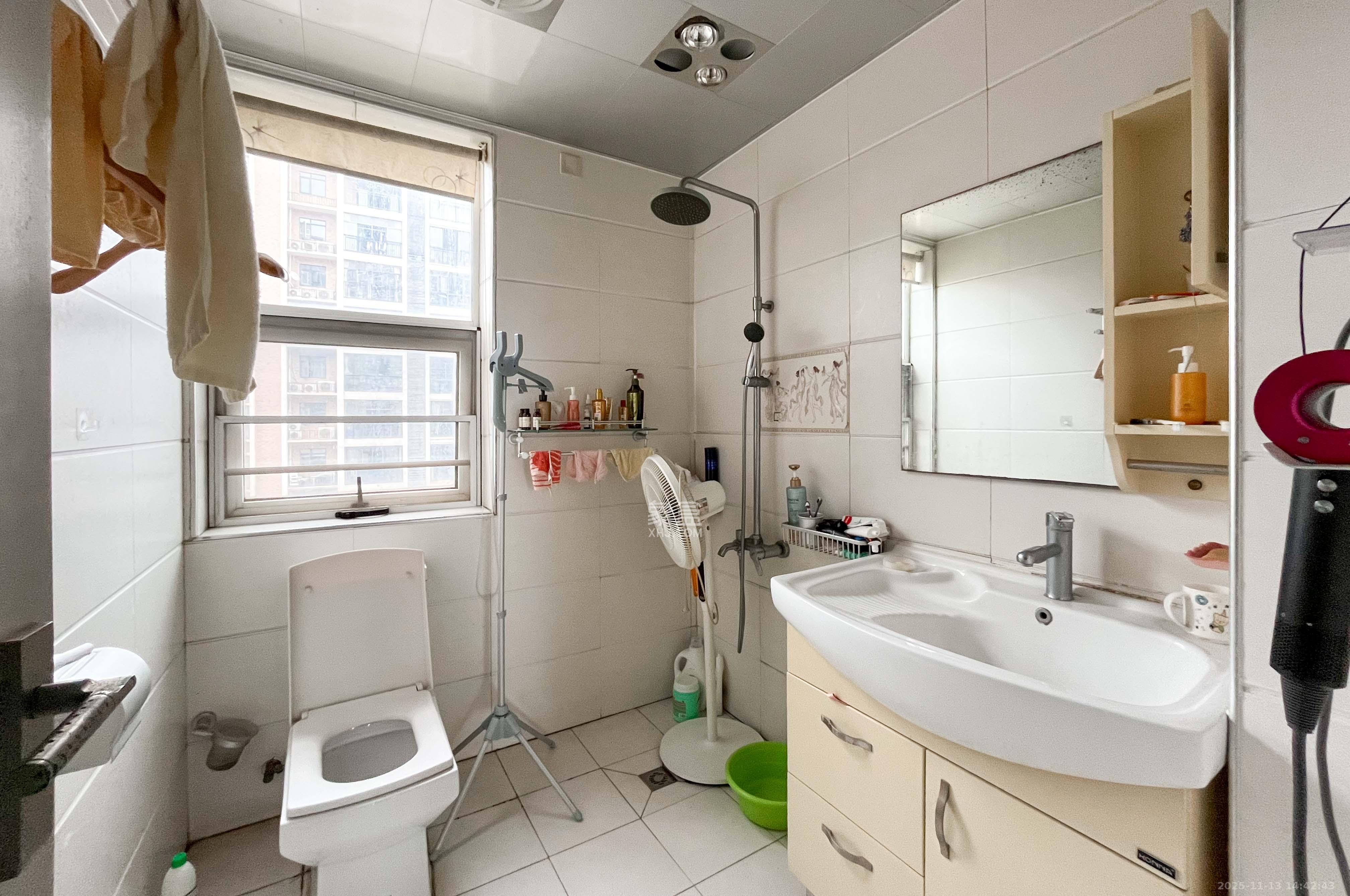 西点公园里 3室2厅2卫 156.0万 西点公园里 3室2厅2卫 156.0万卫生间