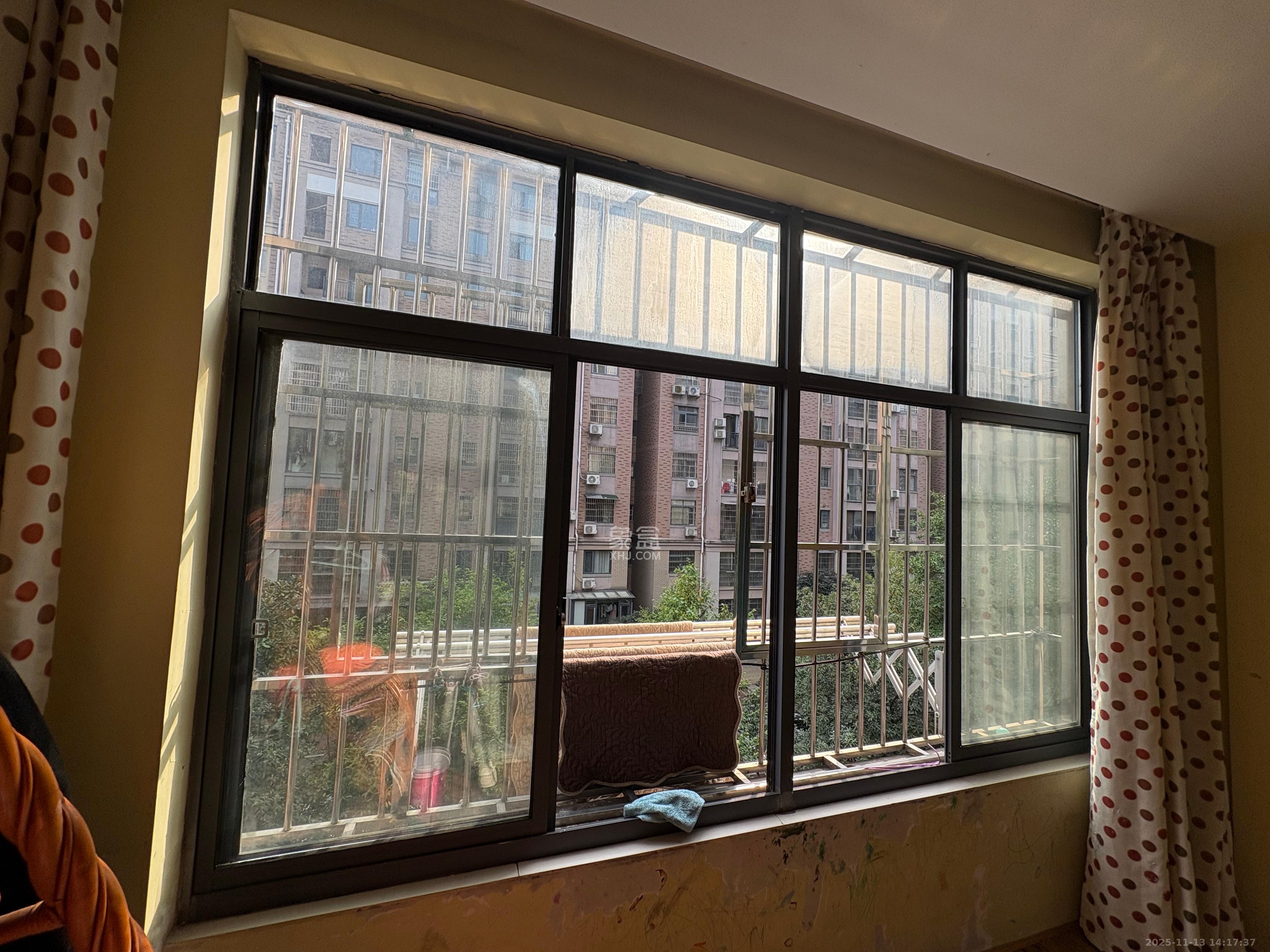 山水湾 3室2厅2卫 2500.0元/月 山水湾 3室2厅2卫 2500.0元/月室内图