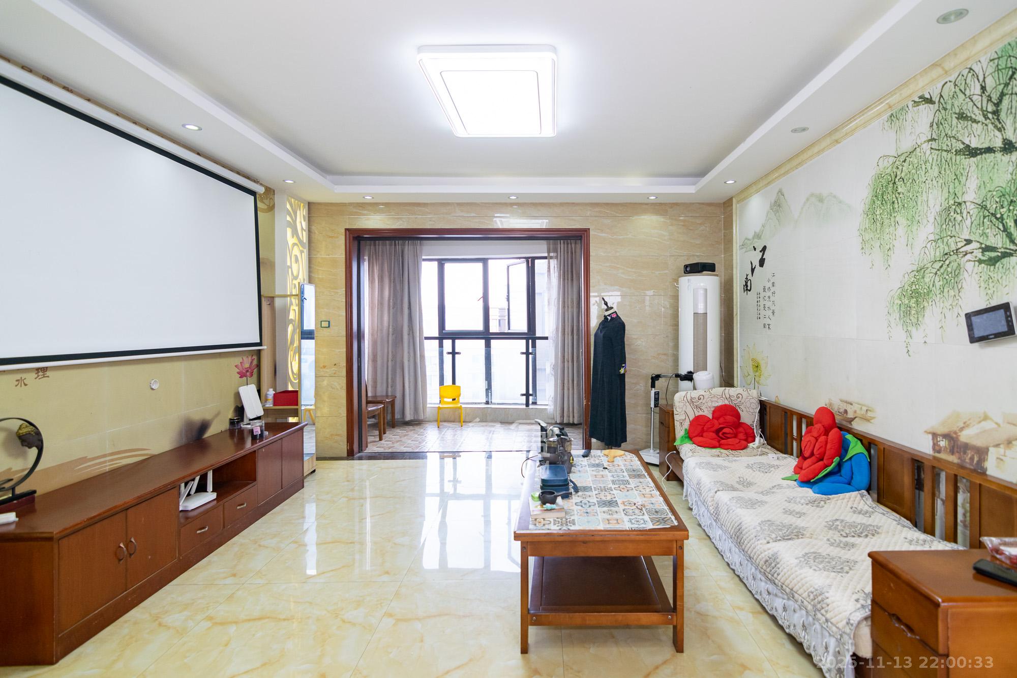 润和紫郡一期 5室2厅2卫 95.0万 润和紫郡一期 5室2厅2卫 95.0万客厅