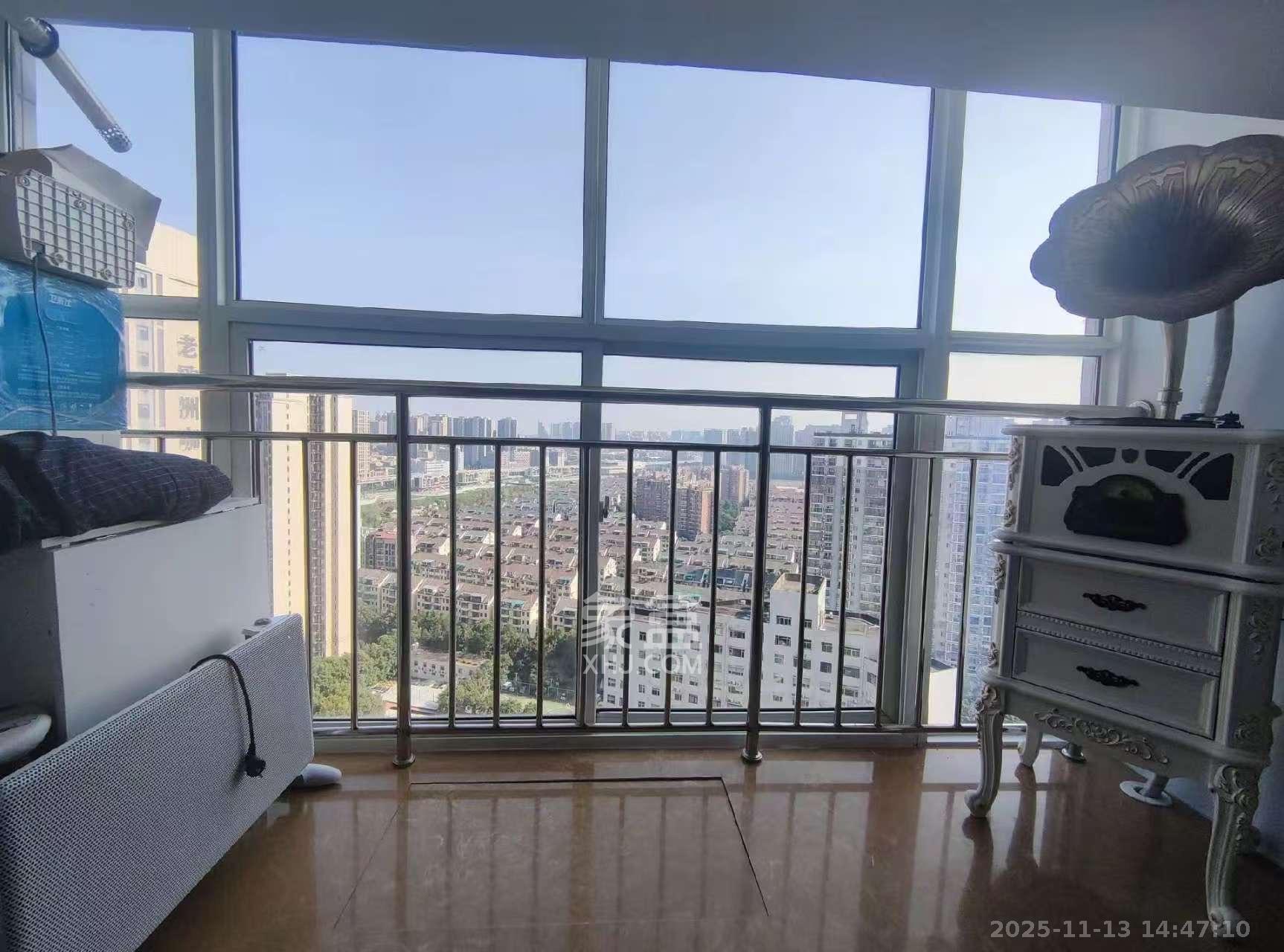 金色loft（鑫秋大厦）  1室1厅1卫    2200.0元/月室内图