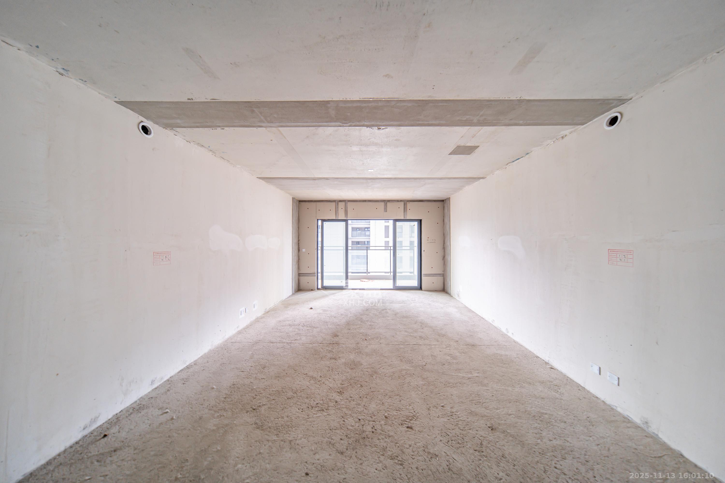 城发恒伟东风映1897 4室2厅2卫 340.0万 城发恒伟东风映1897 4室2厅2卫 340.0万客厅