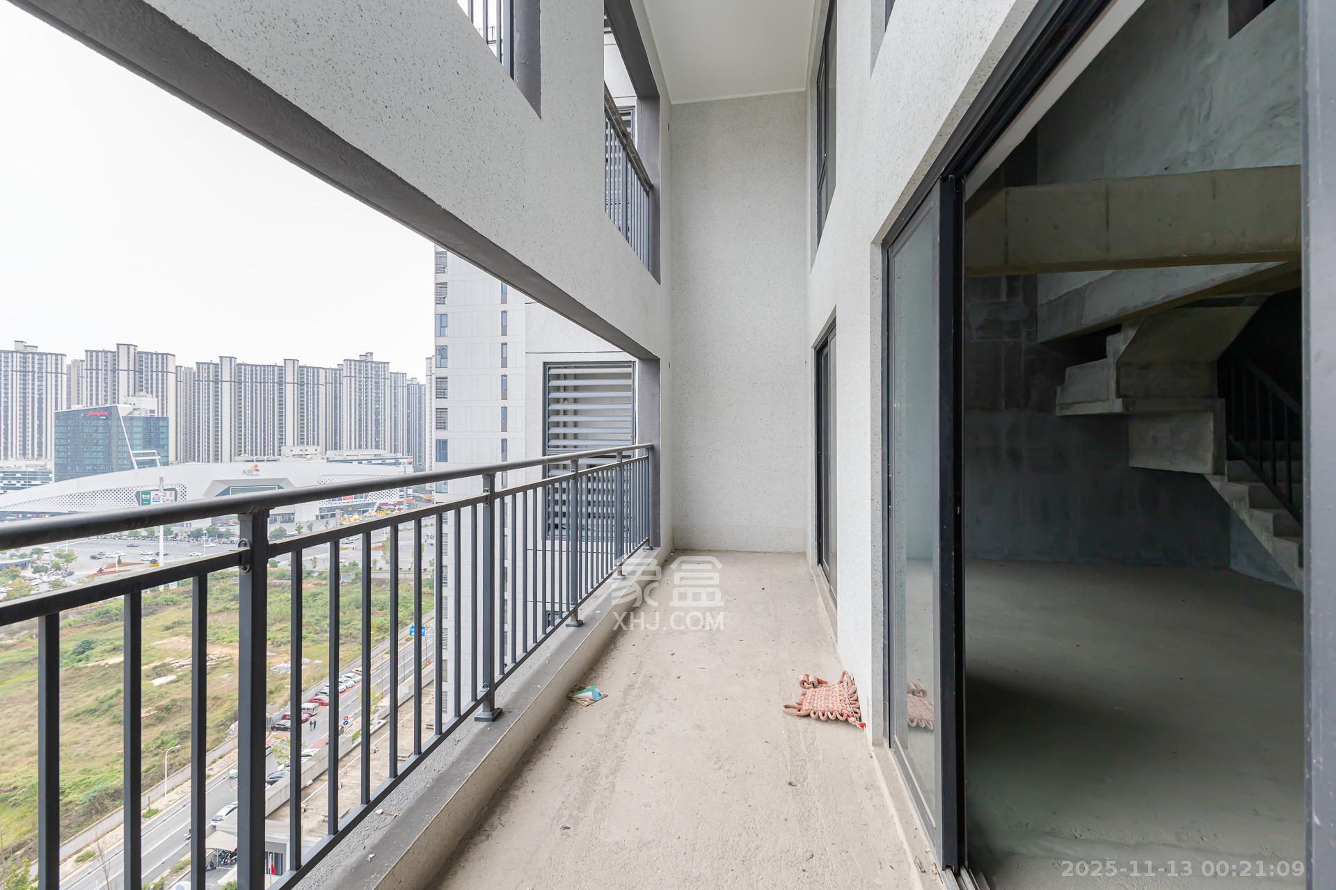 越秀湘江星汇城二期 4室2厅2卫 126.2万 越秀湘江星汇城二期 4室2厅2卫 126.2万阳台