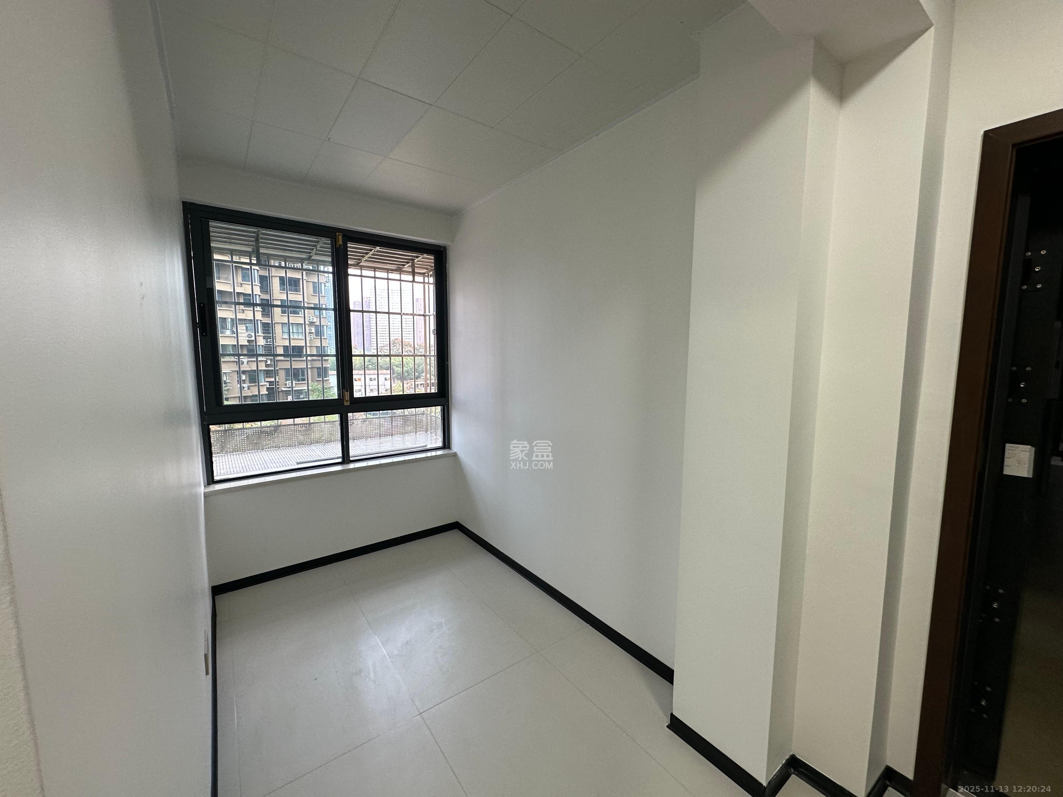 嘉雨东苑 3室2厅2卫 5200.0元/月 嘉雨东苑 3室2厅2卫 5200.0元/月室内图