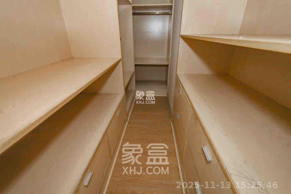 八方小区A区  4室3厅2卫    5200.0元/月室内图