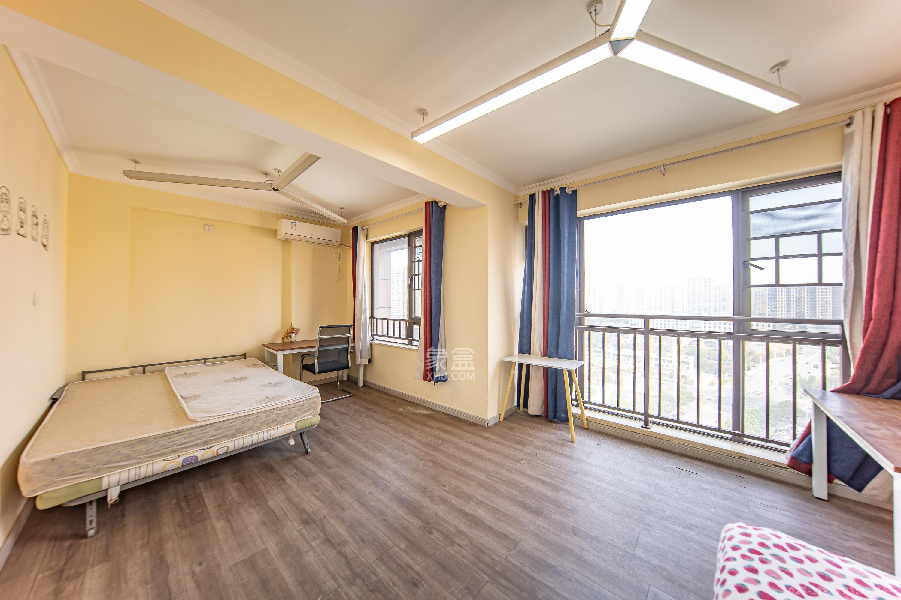 北大资源理想家园  4室2厅2卫    125.0万卧室