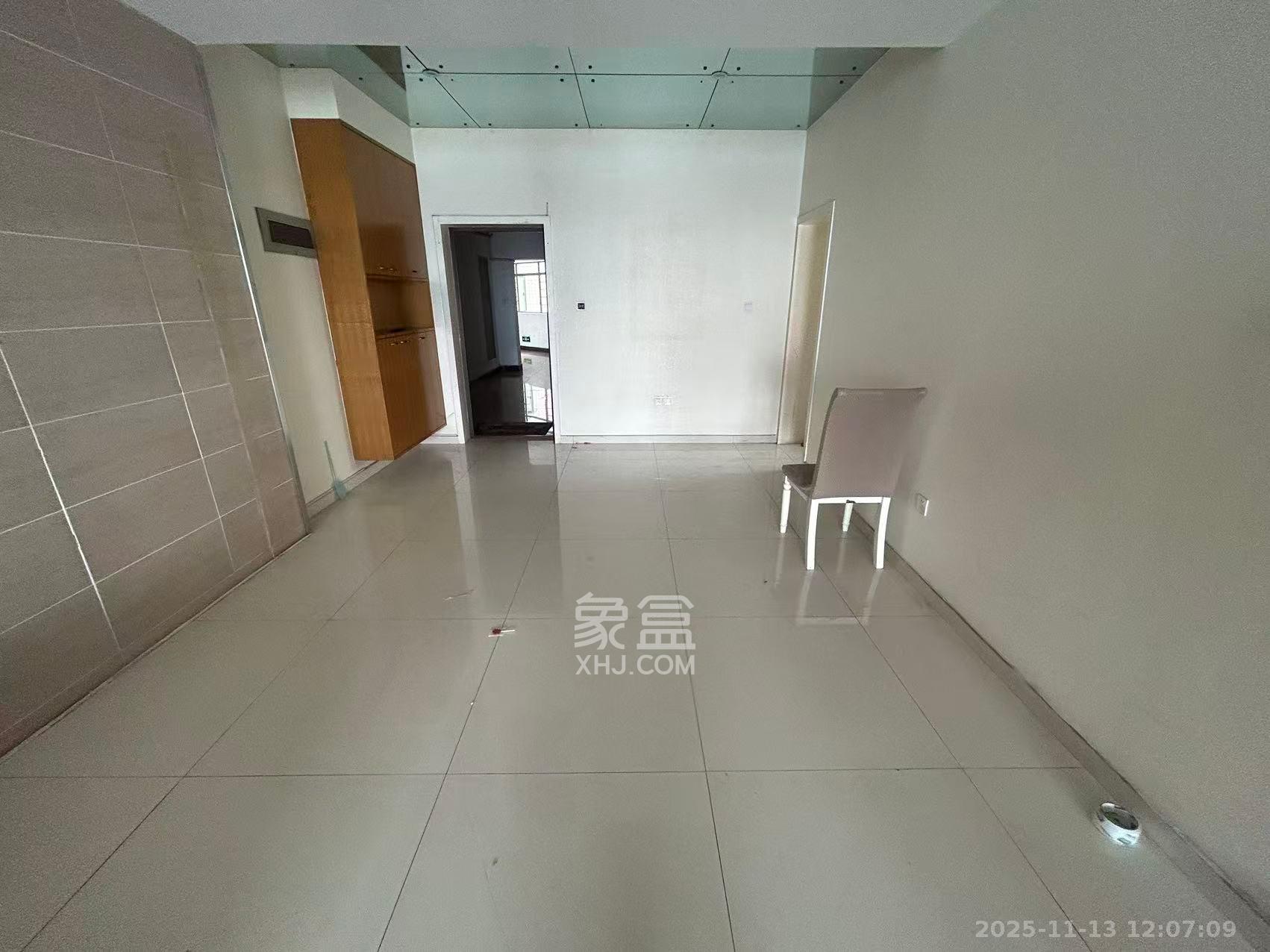 梦泽园 4室2厅2卫 3800.0元/月 梦泽园 4室2厅2卫 3800.0元/月室内图