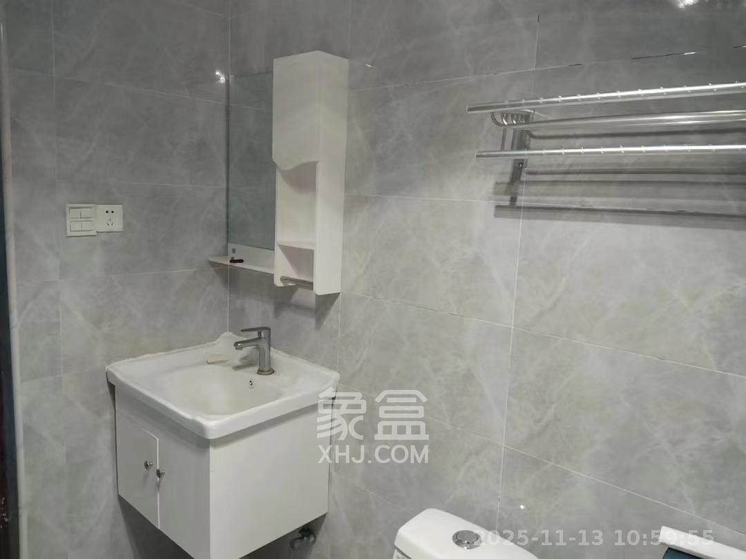 八方小区B区  3室2厅2卫    3800.0元/月室内图