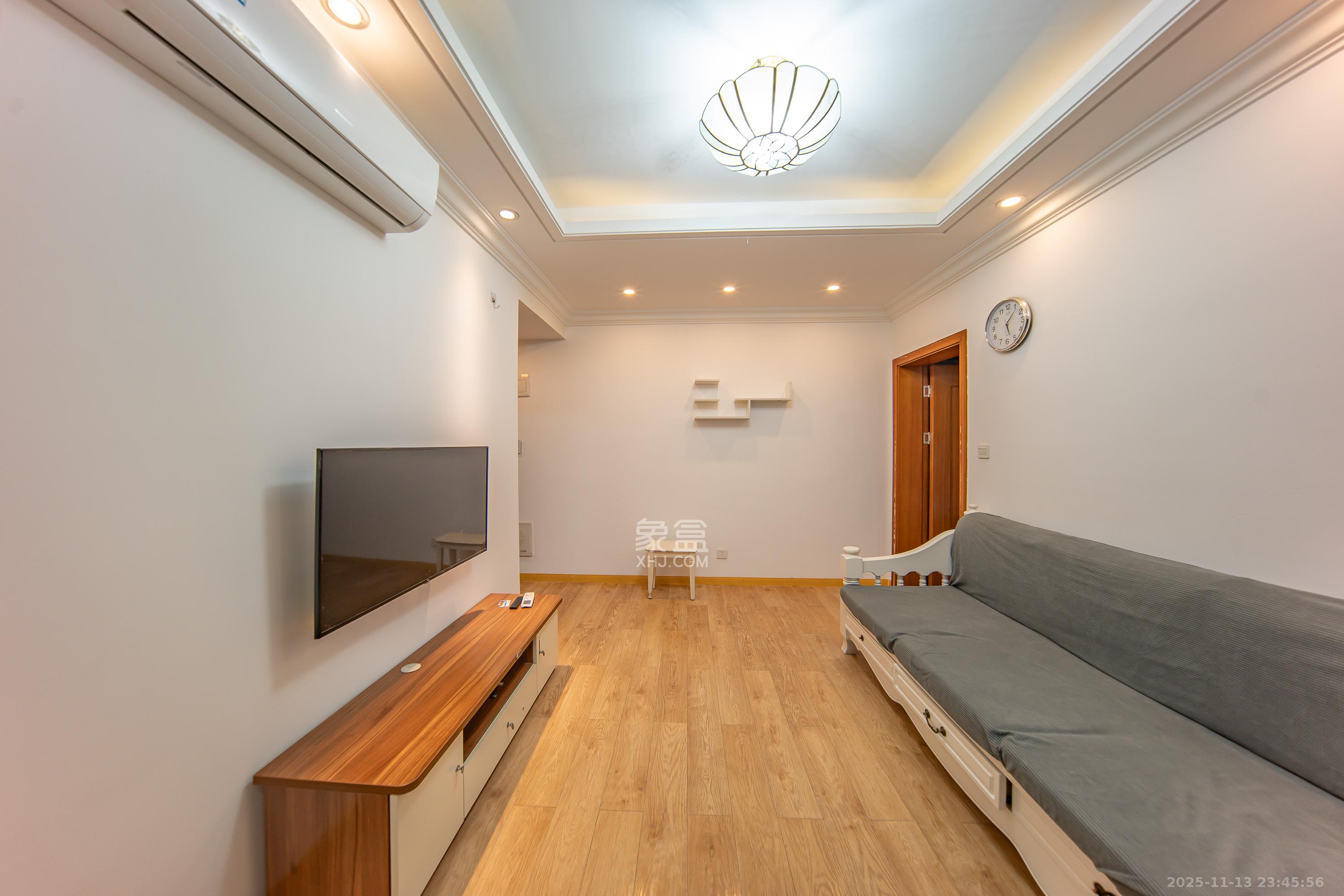 江山帝景哈佛  1室1厅1卫    41.8万客厅