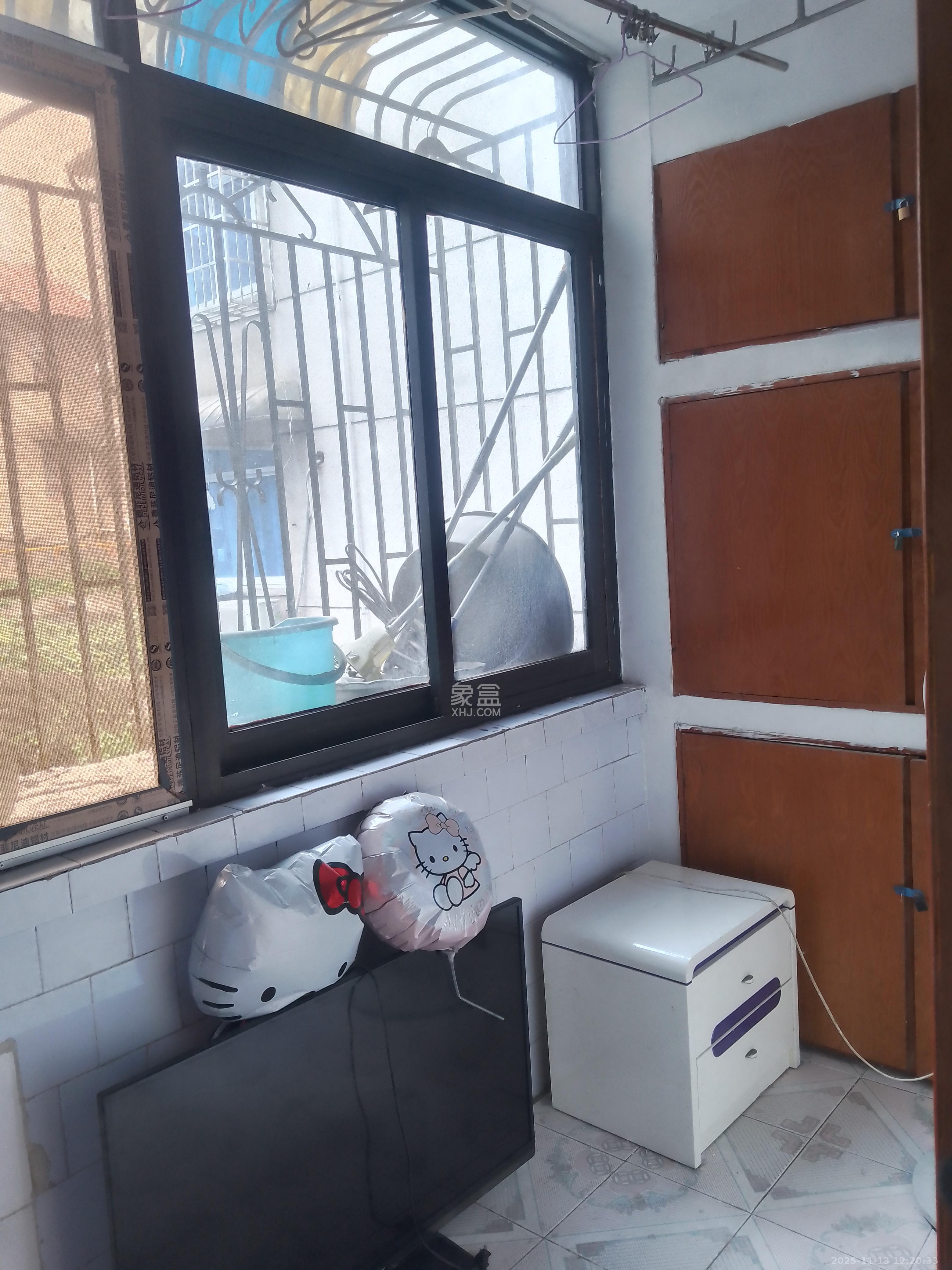 向东南社区  1室1厅1卫    1300.0元/月室内图