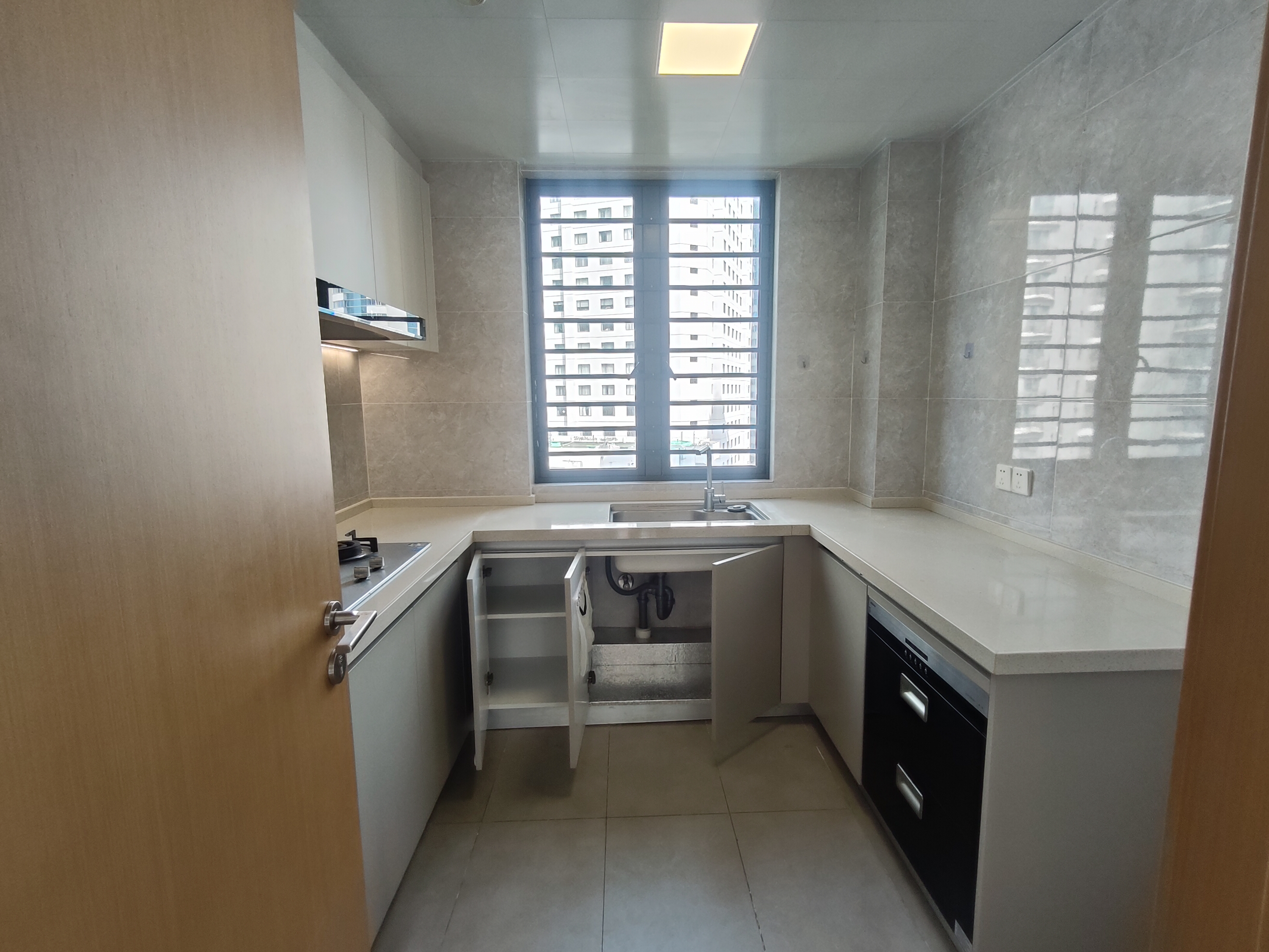 华润中心二期东悦府  3室2厅2卫    350.0万客厅