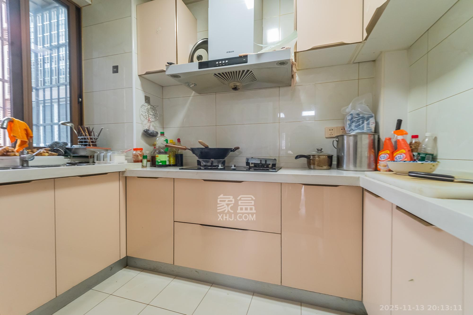 湖湾世景 3室2厅1卫 2100.0元/月 湖湾世景 3室2厅1卫 2100.0元/月室内图