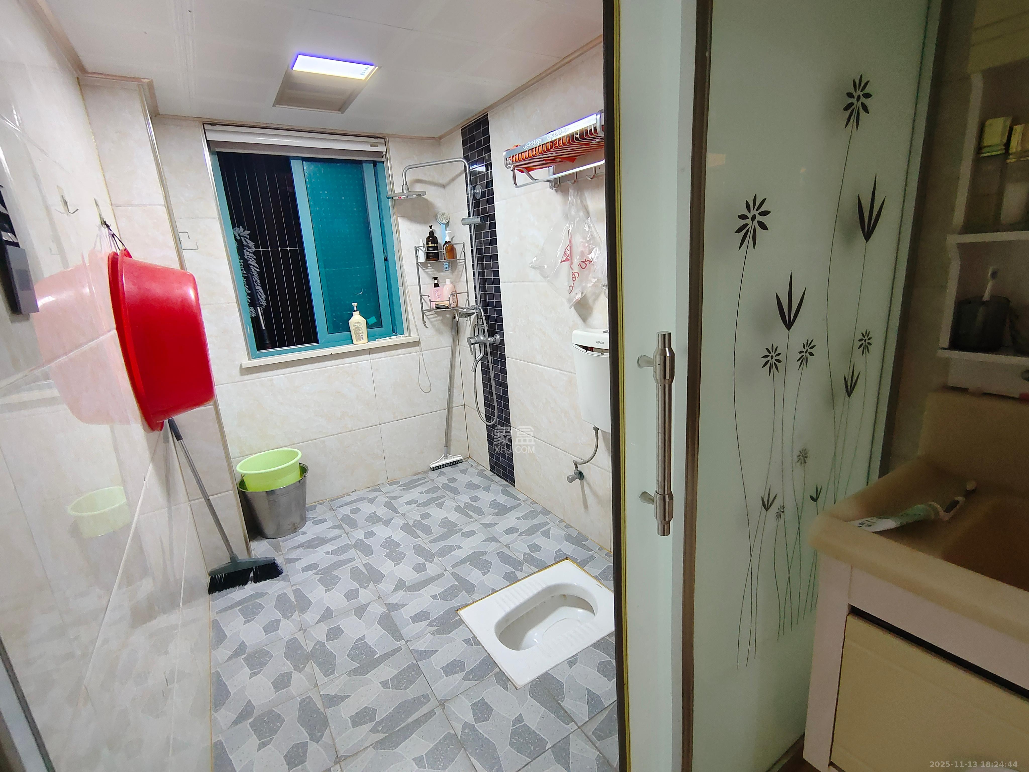 蝴蝶谷  1室2厅1卫    2300.0元/月室内图