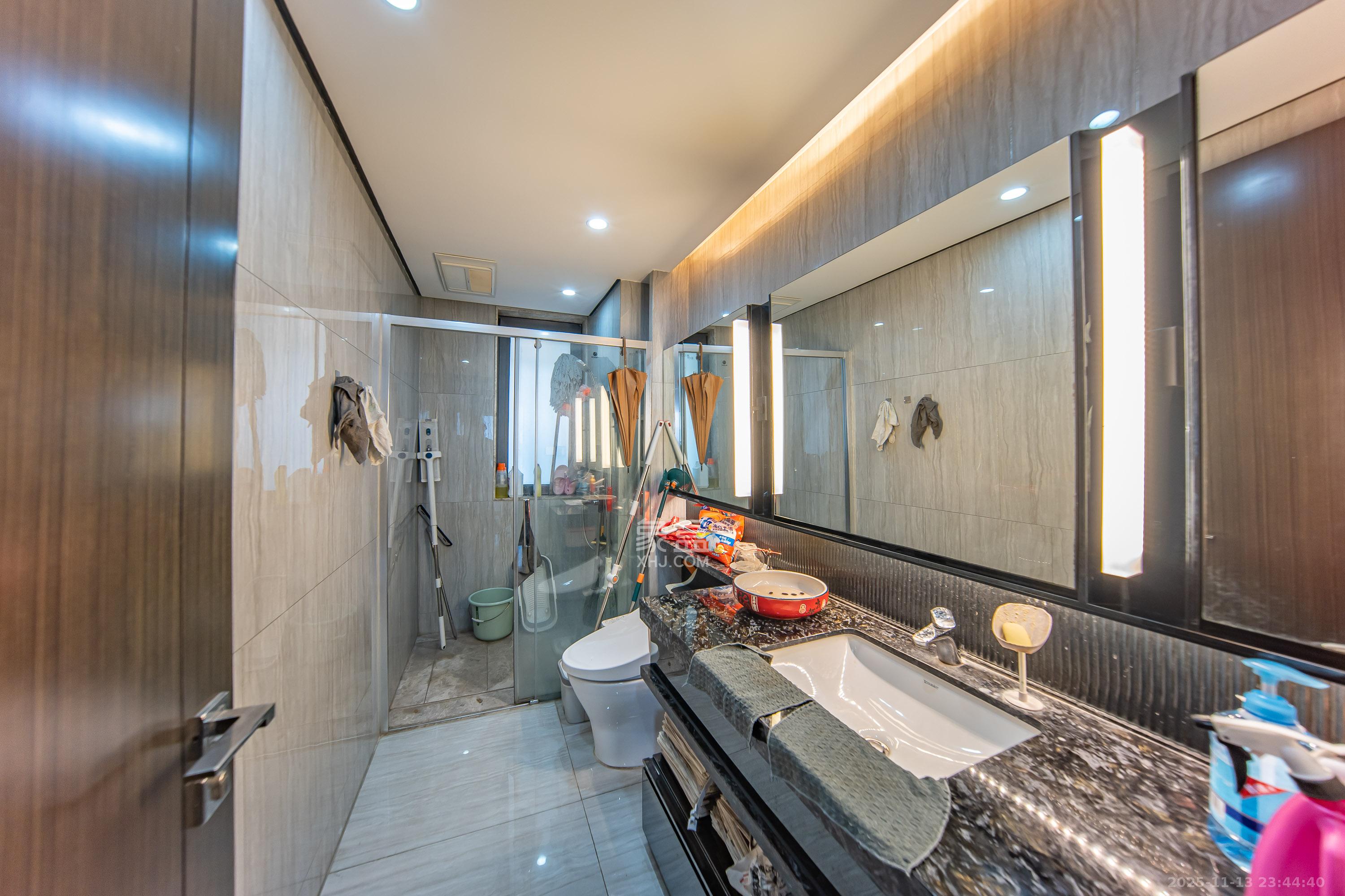 珠江颐德公馆  4室2厅3卫    380.0万卫生间