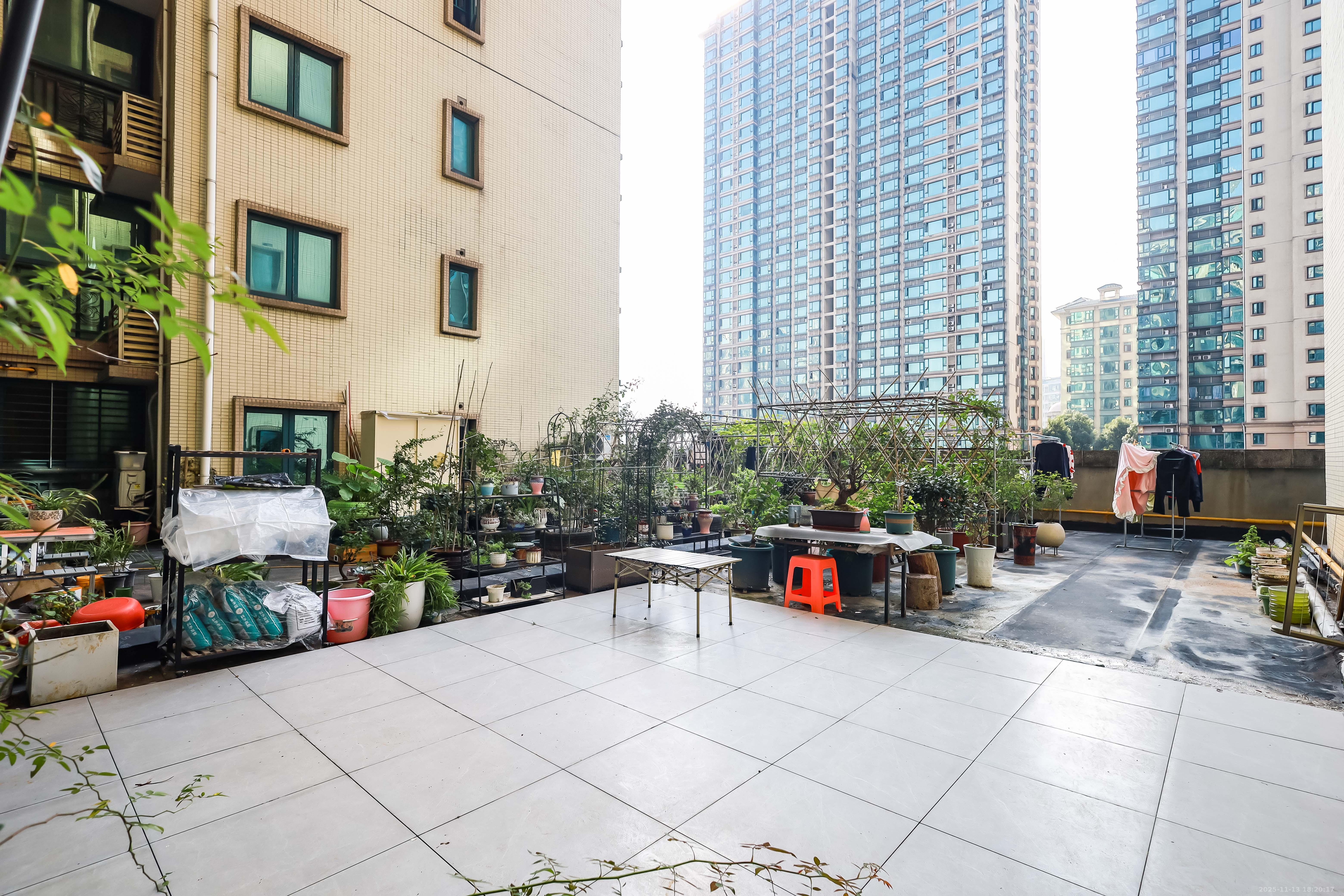 恒大华府 3室2厅1卫 135.0万 恒大华府 3室2厅1卫 135.0万阳台