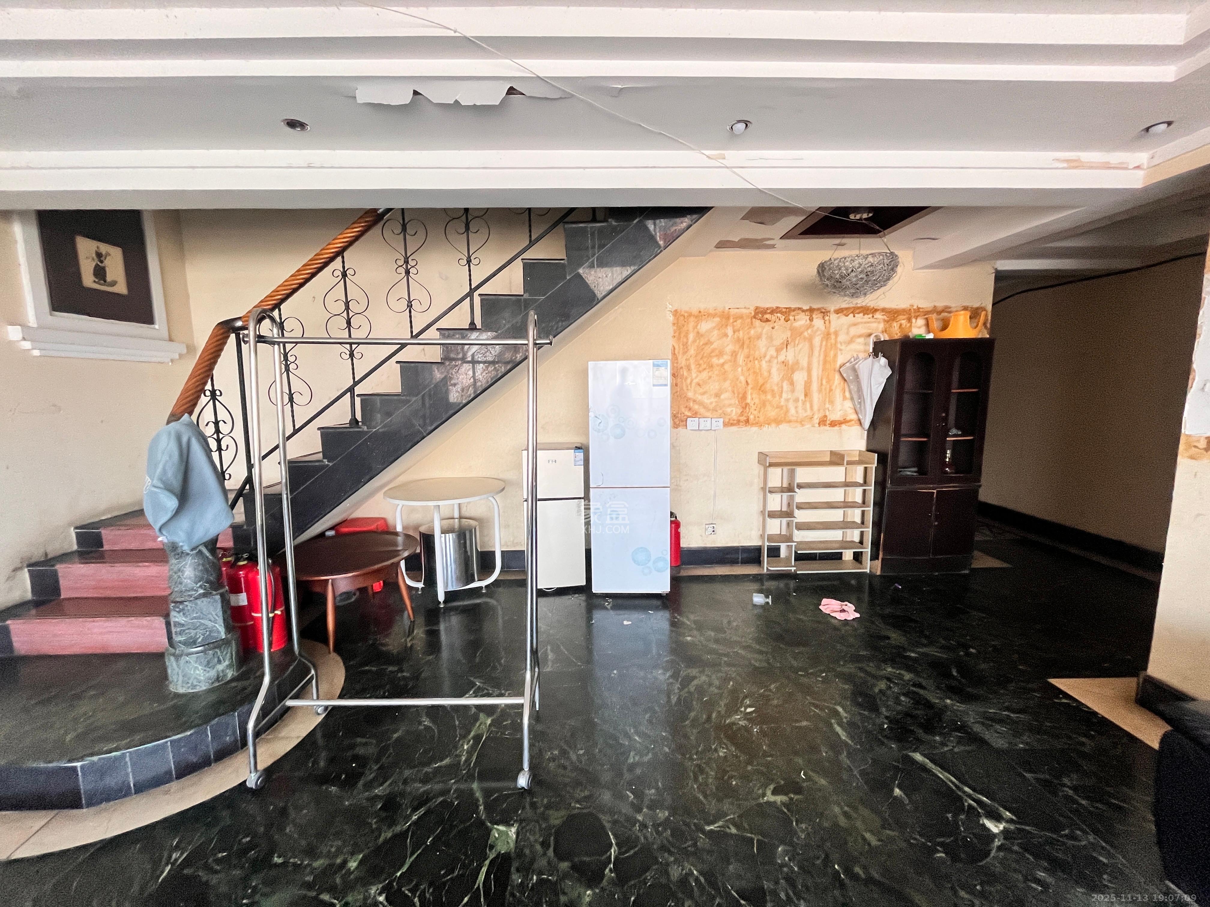 华联花园  5室2厅3卫    4200.0元/月室内图