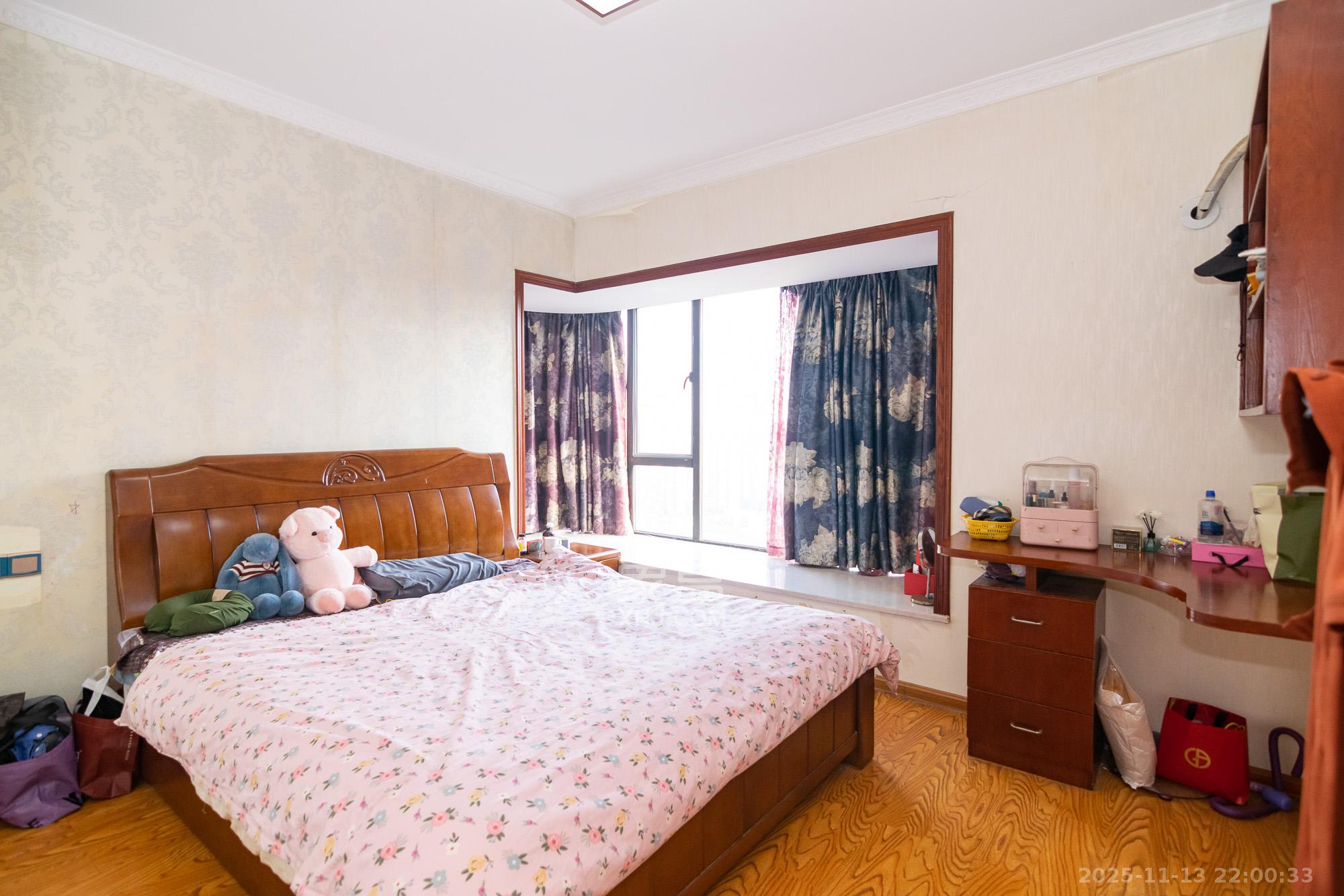 润和紫郡一期 5室2厅2卫 95.0万 润和紫郡一期 5室2厅2卫 95.0万卧室