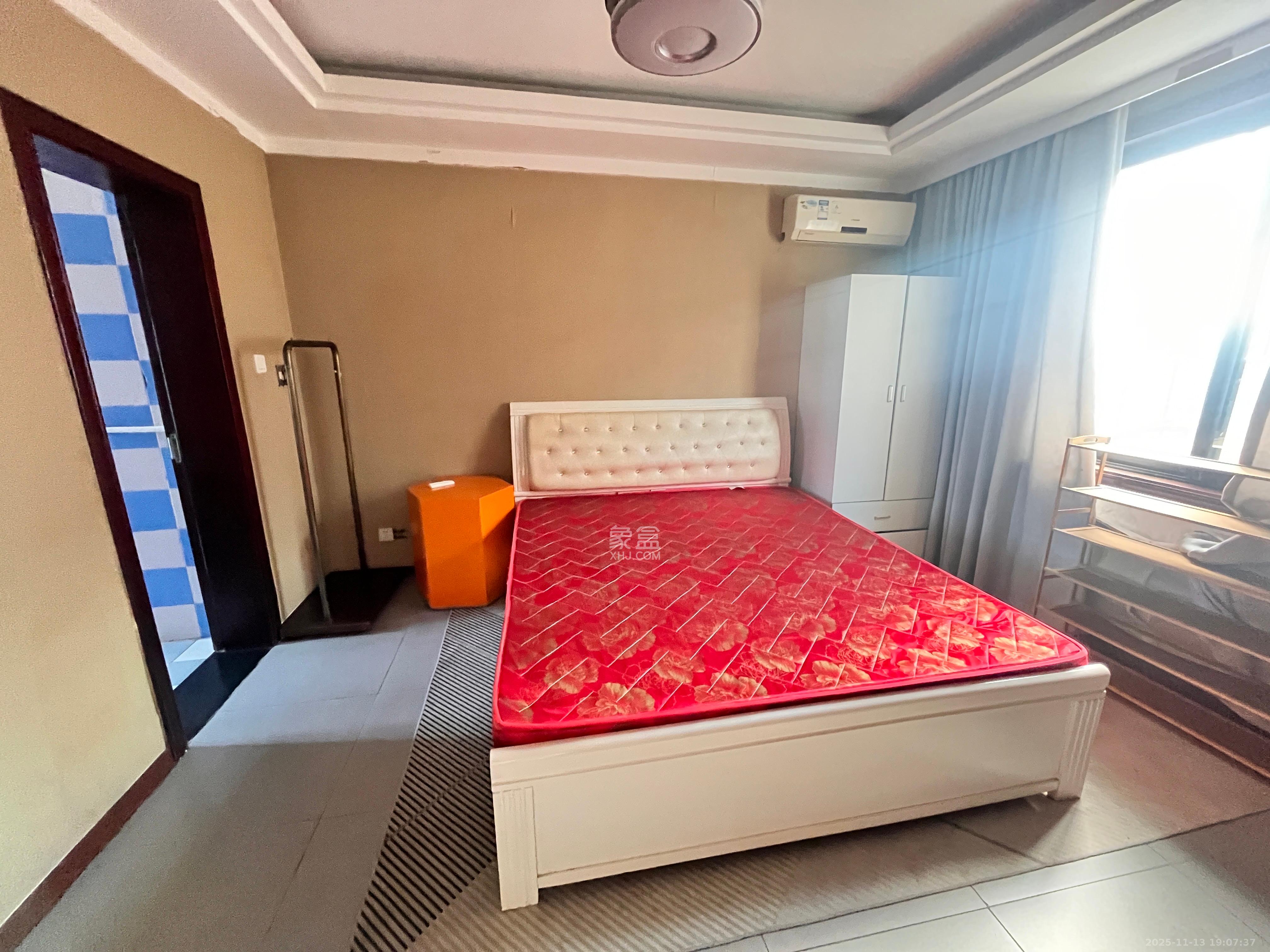 华联花园 5室2厅3卫 4200.0元/月 华联花园 5室2厅3卫 4200.0元/月室内图