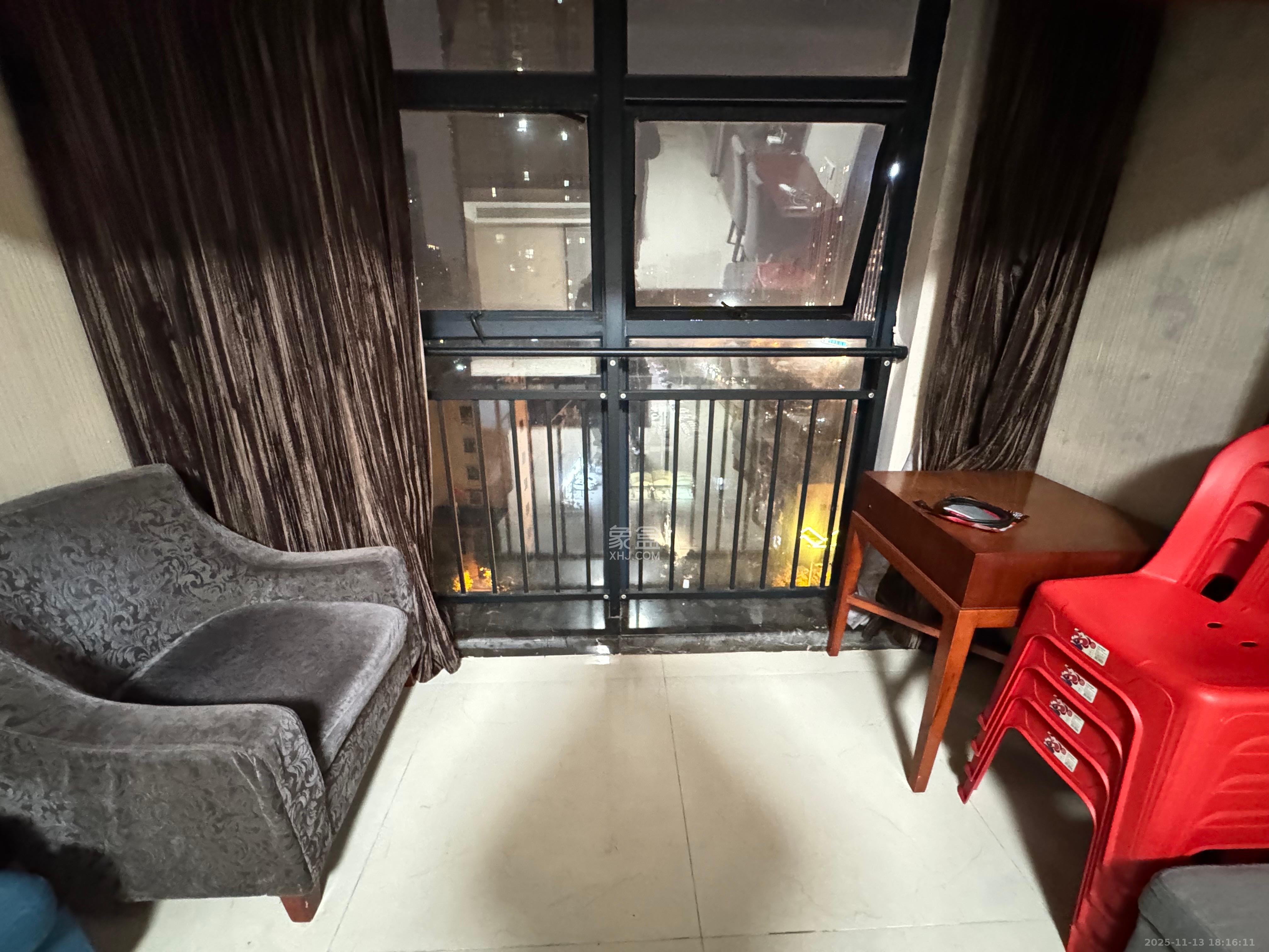 山水华景  1室1厅1卫    1200.0元/月室内图