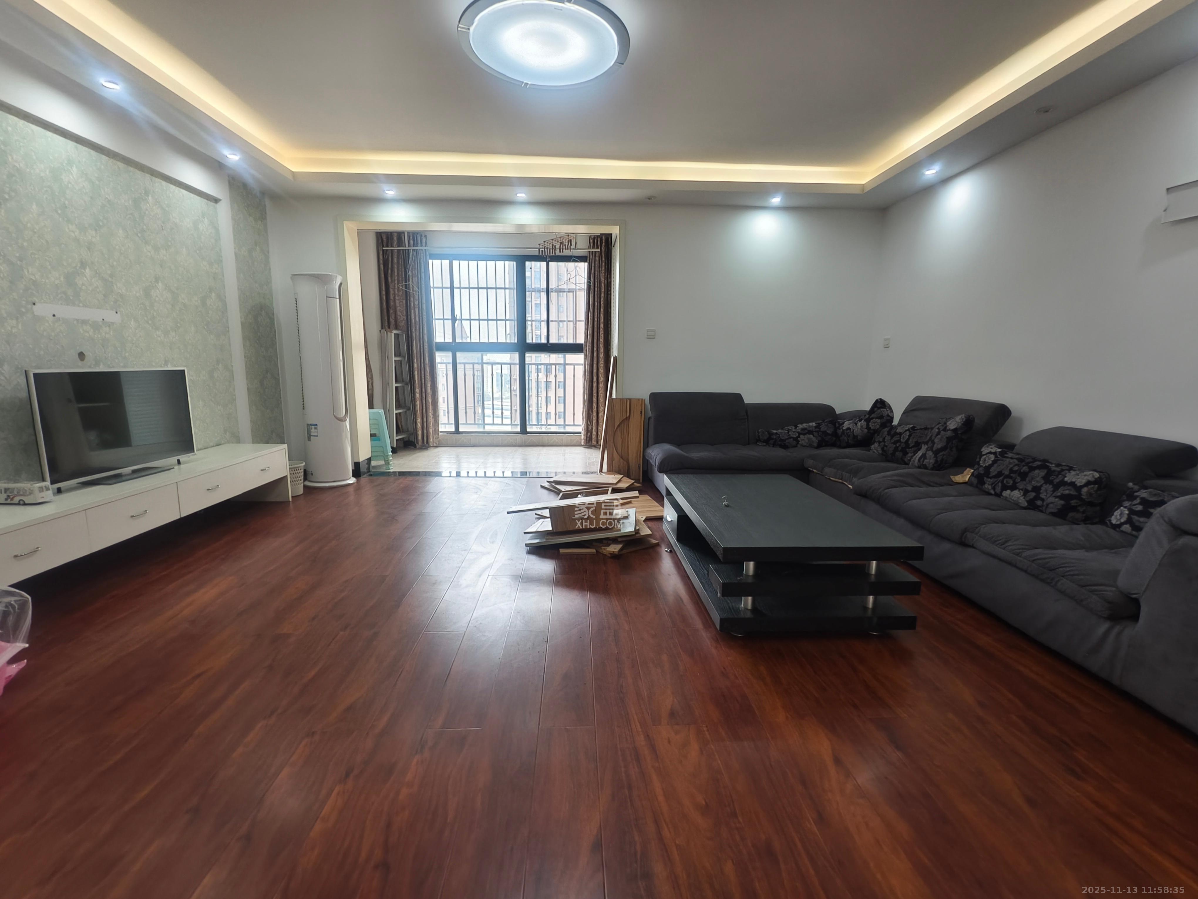 康桥长郡  4室2厅2卫    2600.0元/月