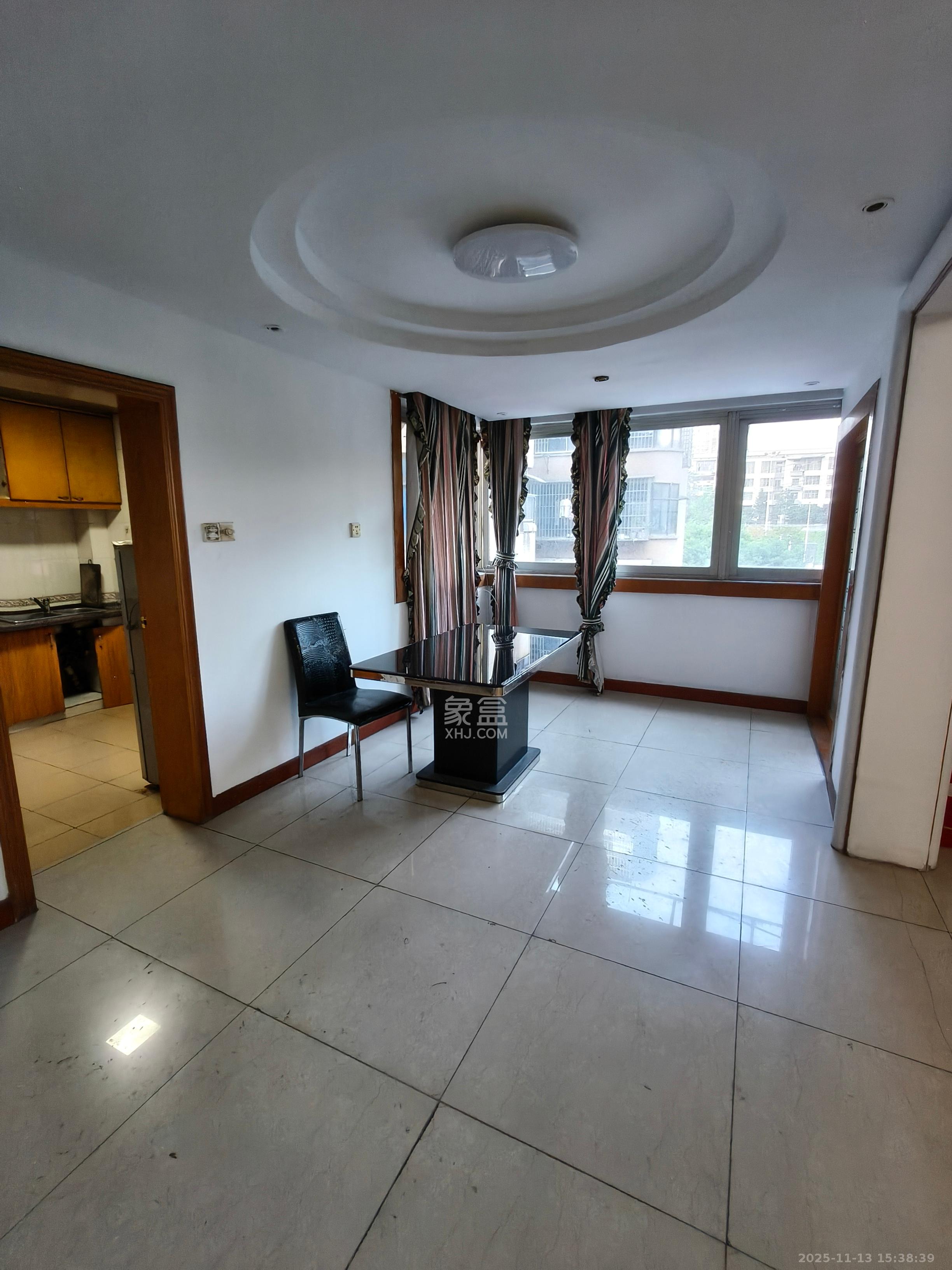 三和公寓  4室2厅2卫    2800.0元/月室内图