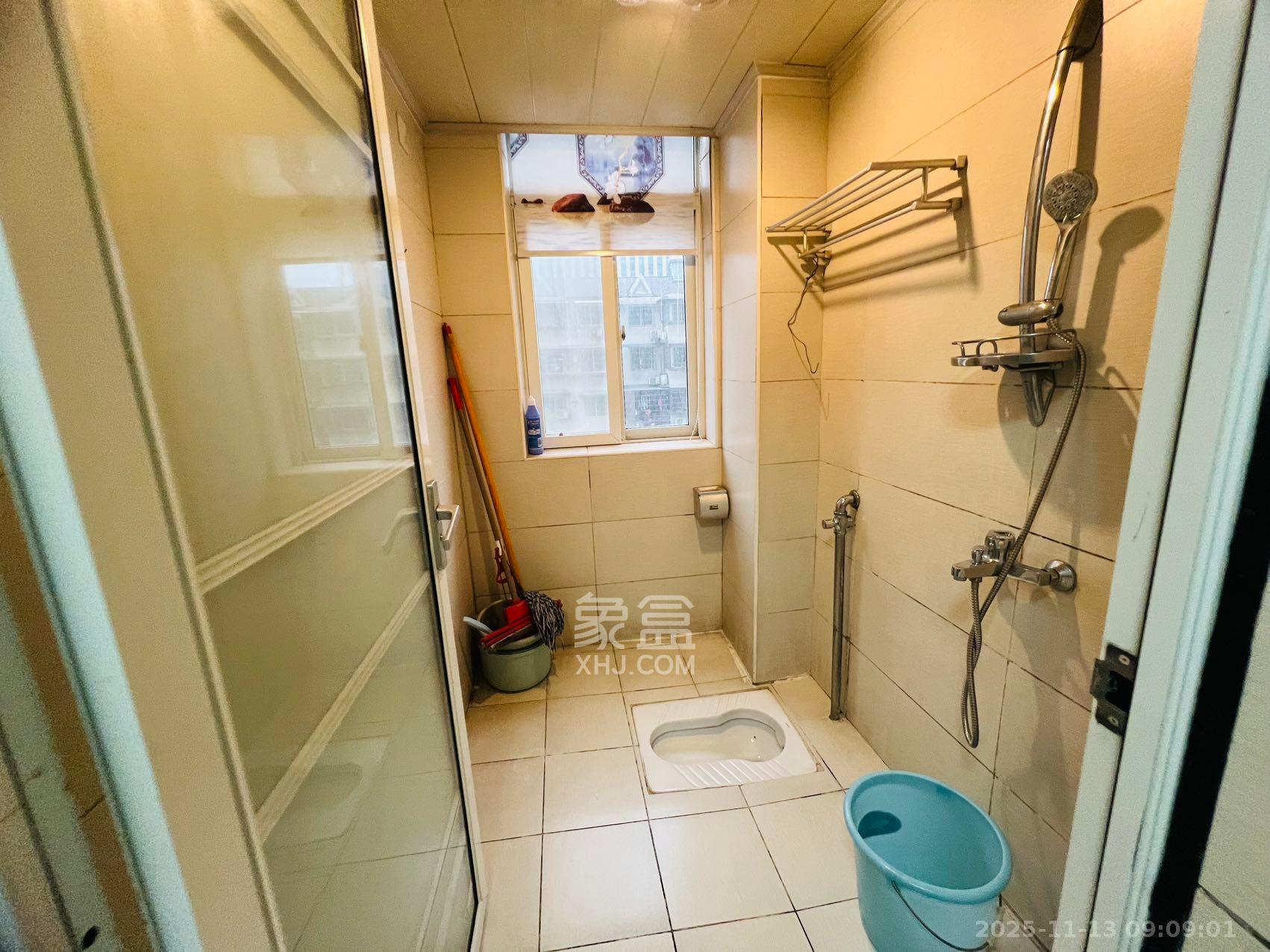 一品东庭  3室2厅2卫    2300.0元/月室内图