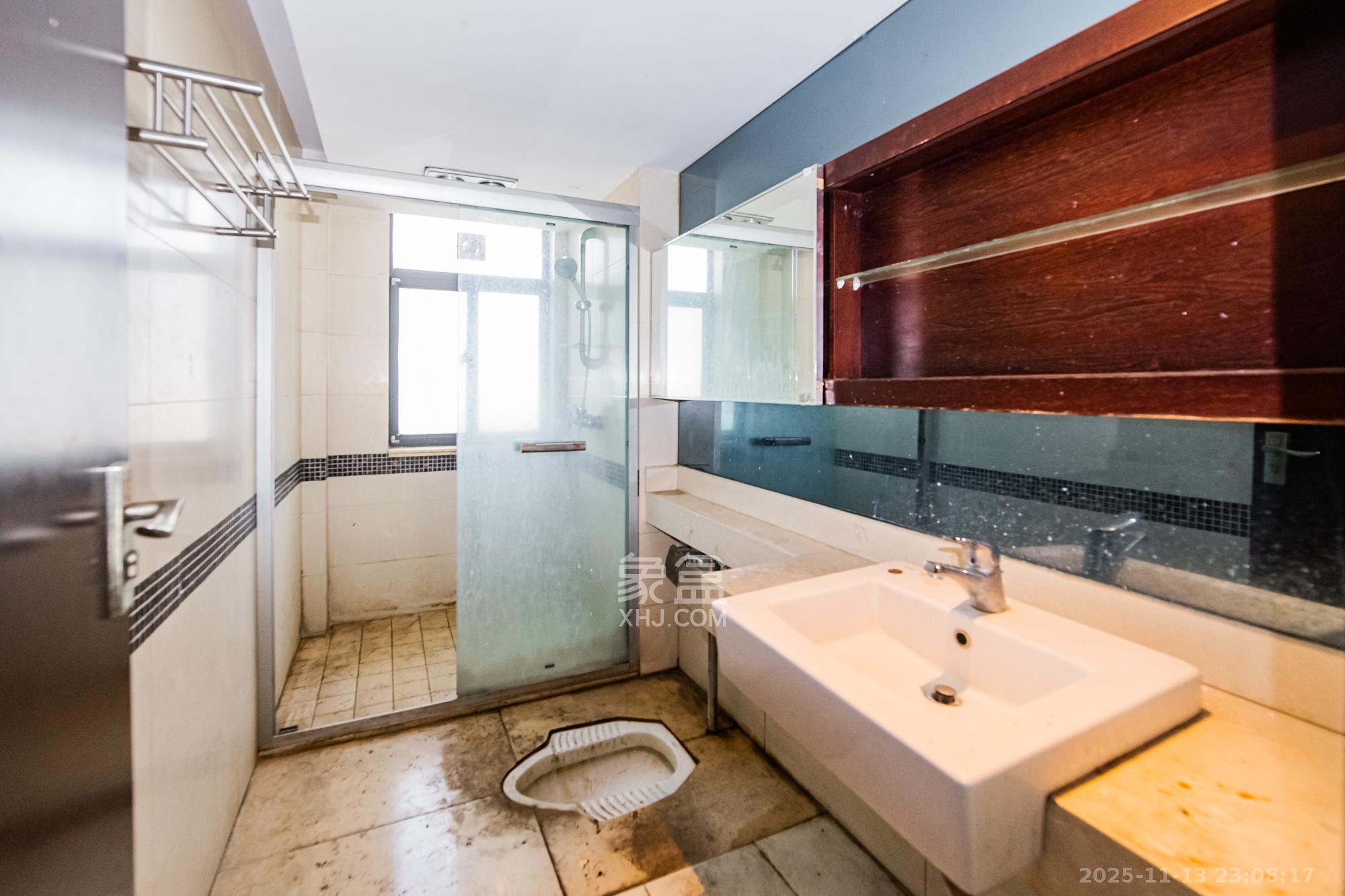 珠江花城二期扶水岸  3室2厅2卫    96.0万卫生间