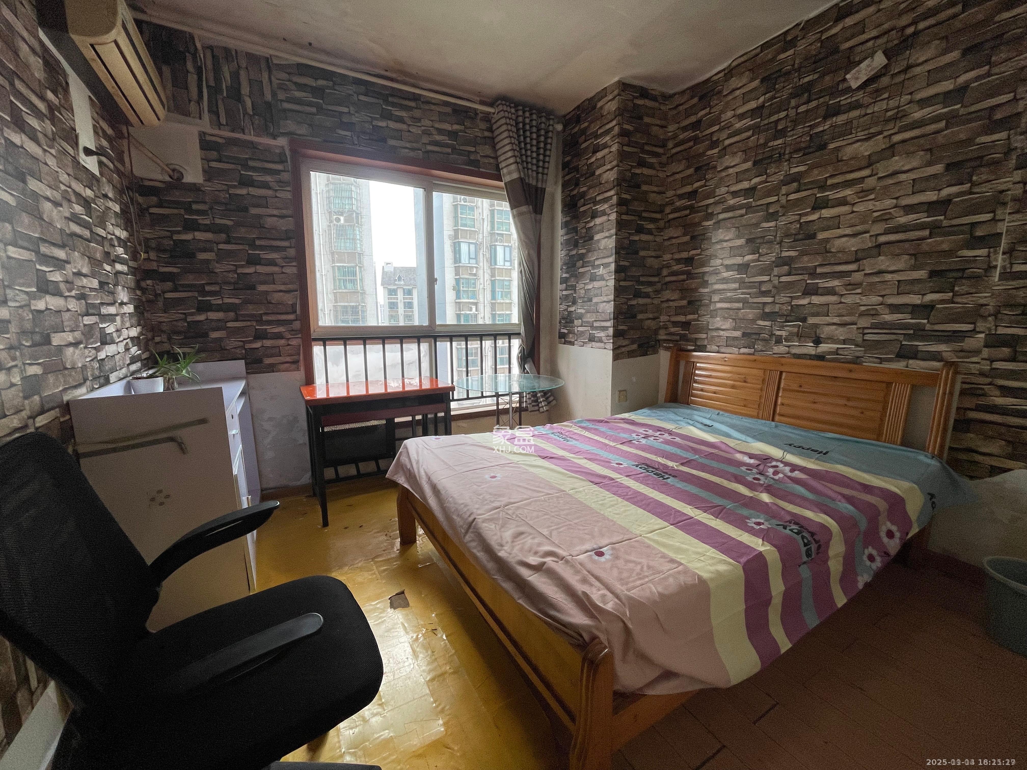 未来现代城  1室2厅1卫    1350.0元/月室内图