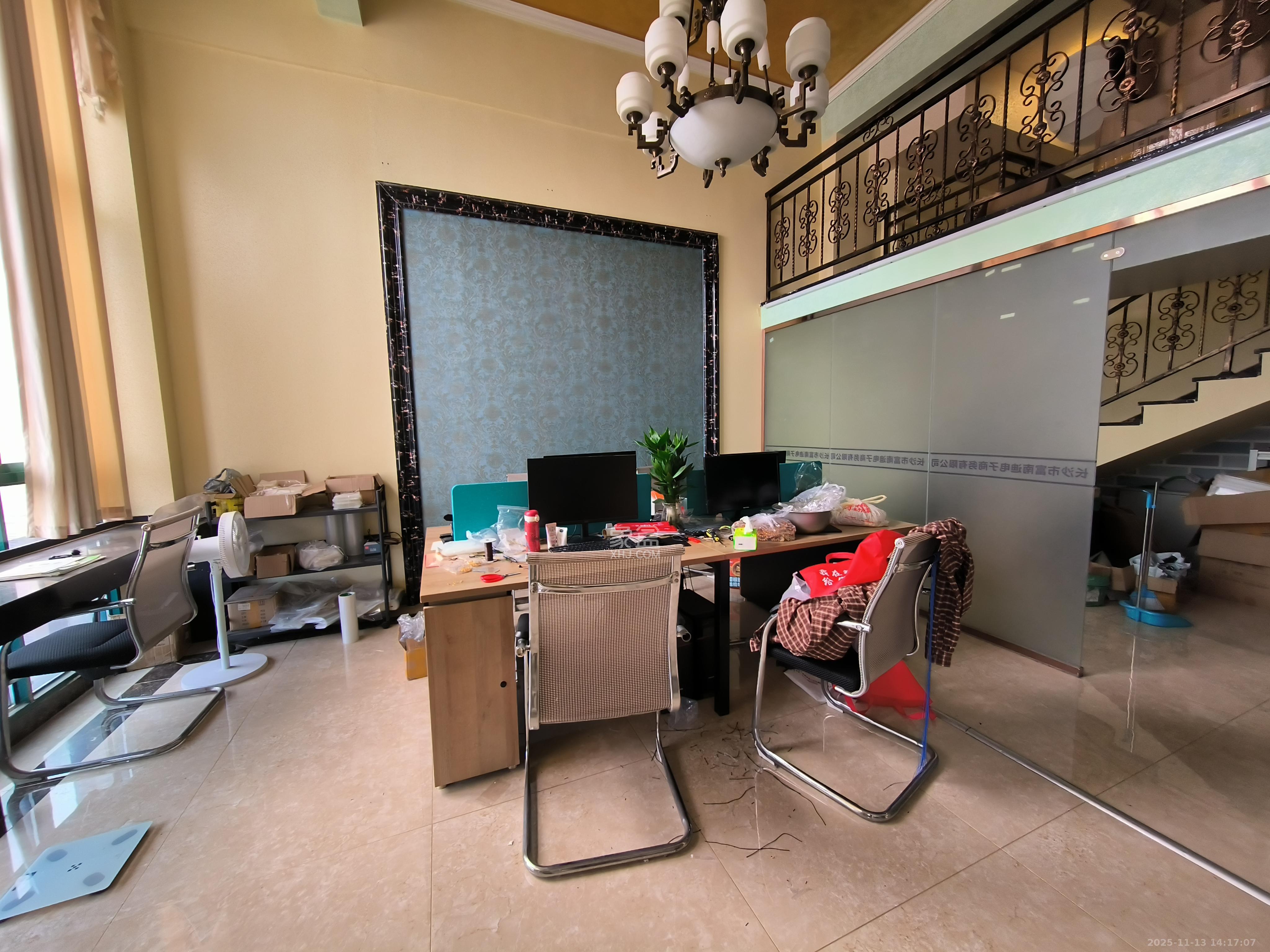 洋湖时代 3室2厅2卫 2500.0元/月 洋湖时代 3室2厅2卫 2500.0元/月室内图