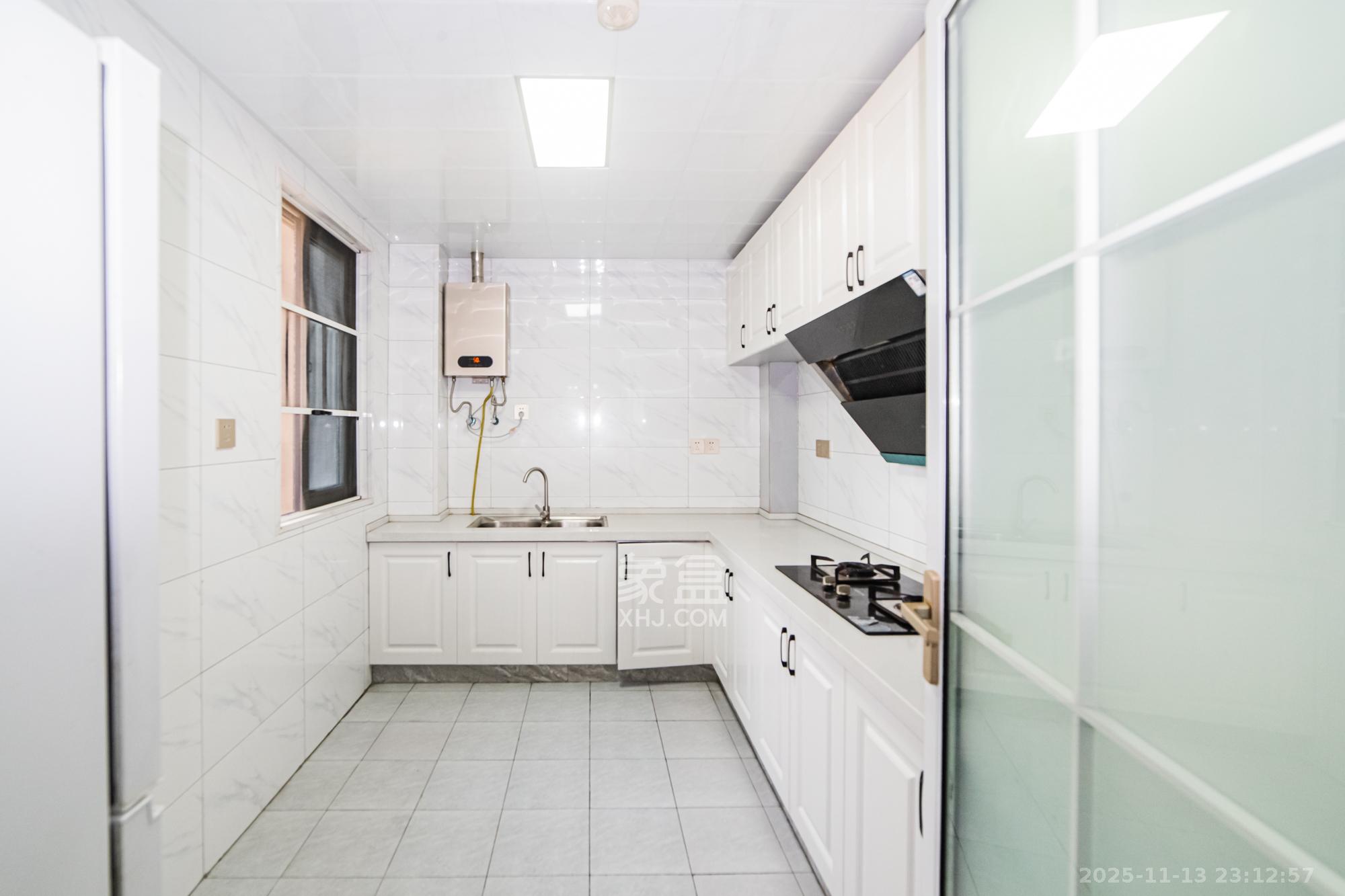 北辰三角洲E7区  3室2厅1卫    230.0万厨房