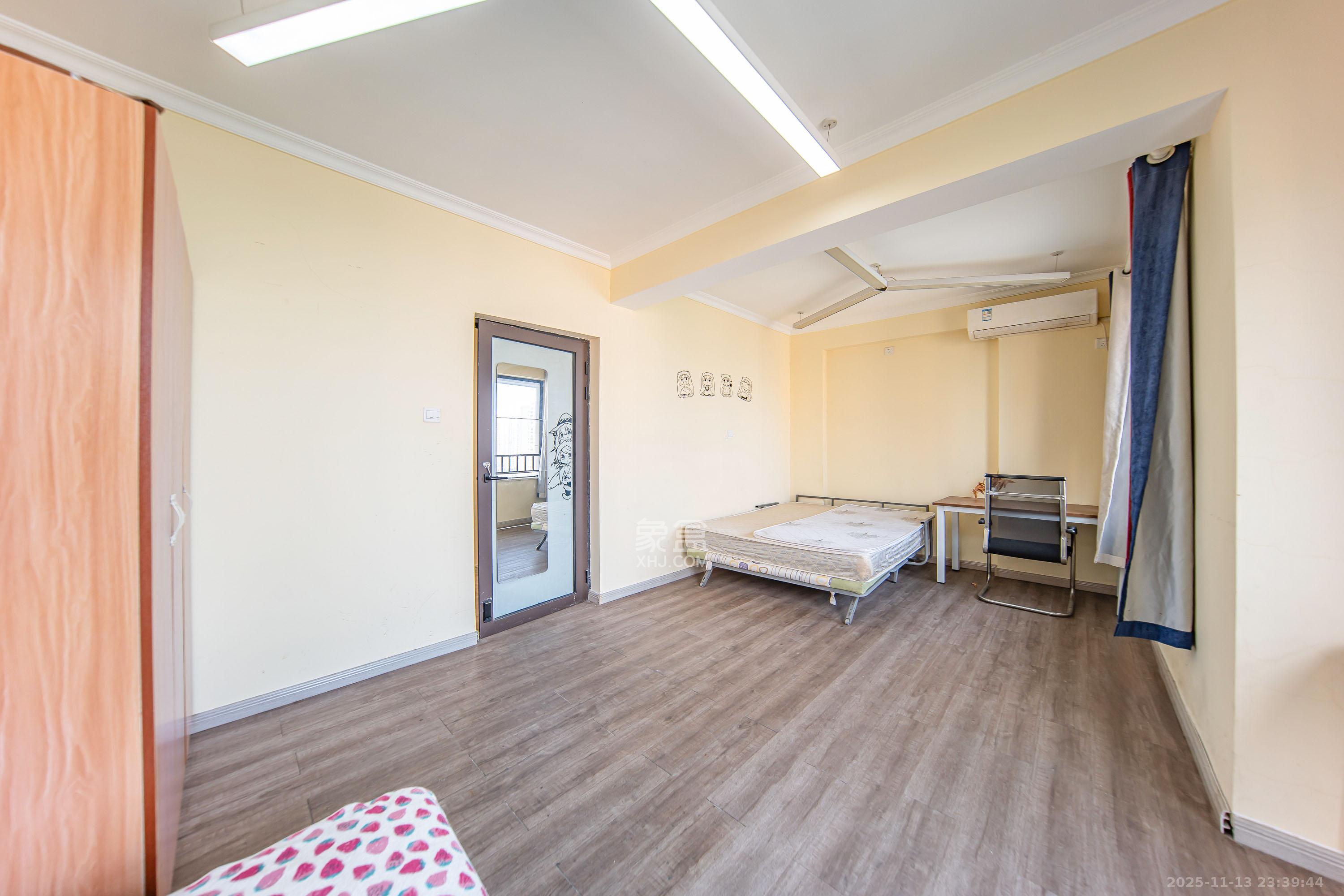 北大资源理想家园  4室2厅2卫    125.0万卧室