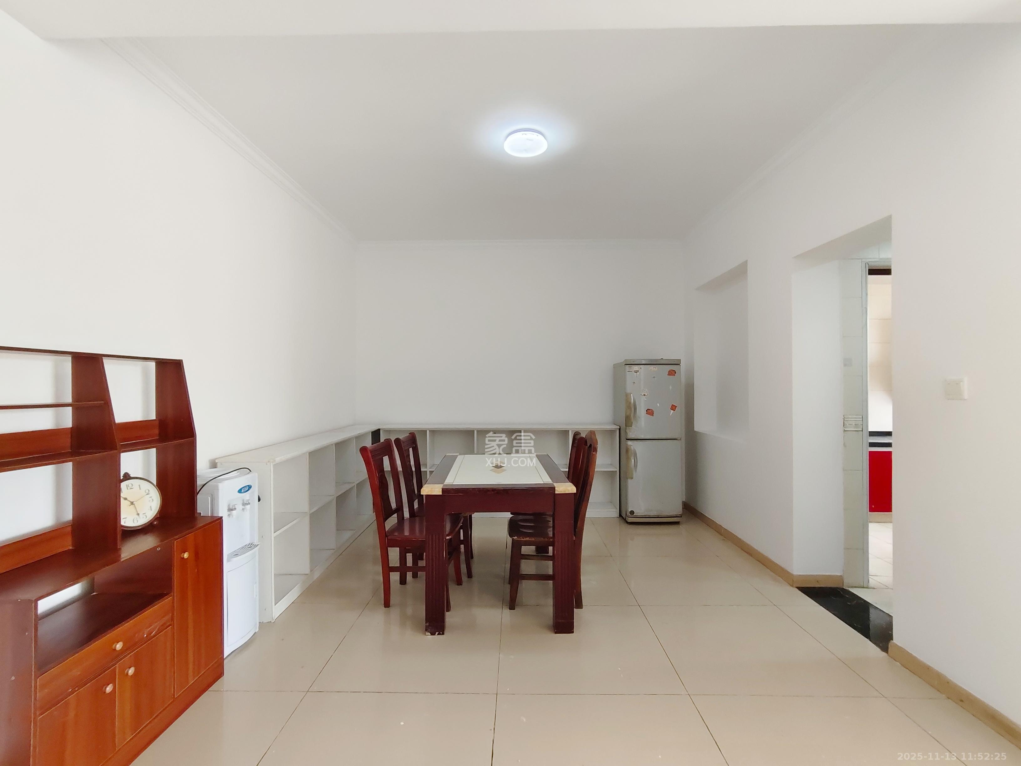 星沙商业步行街   129.94㎡      1500.0元/月室内图